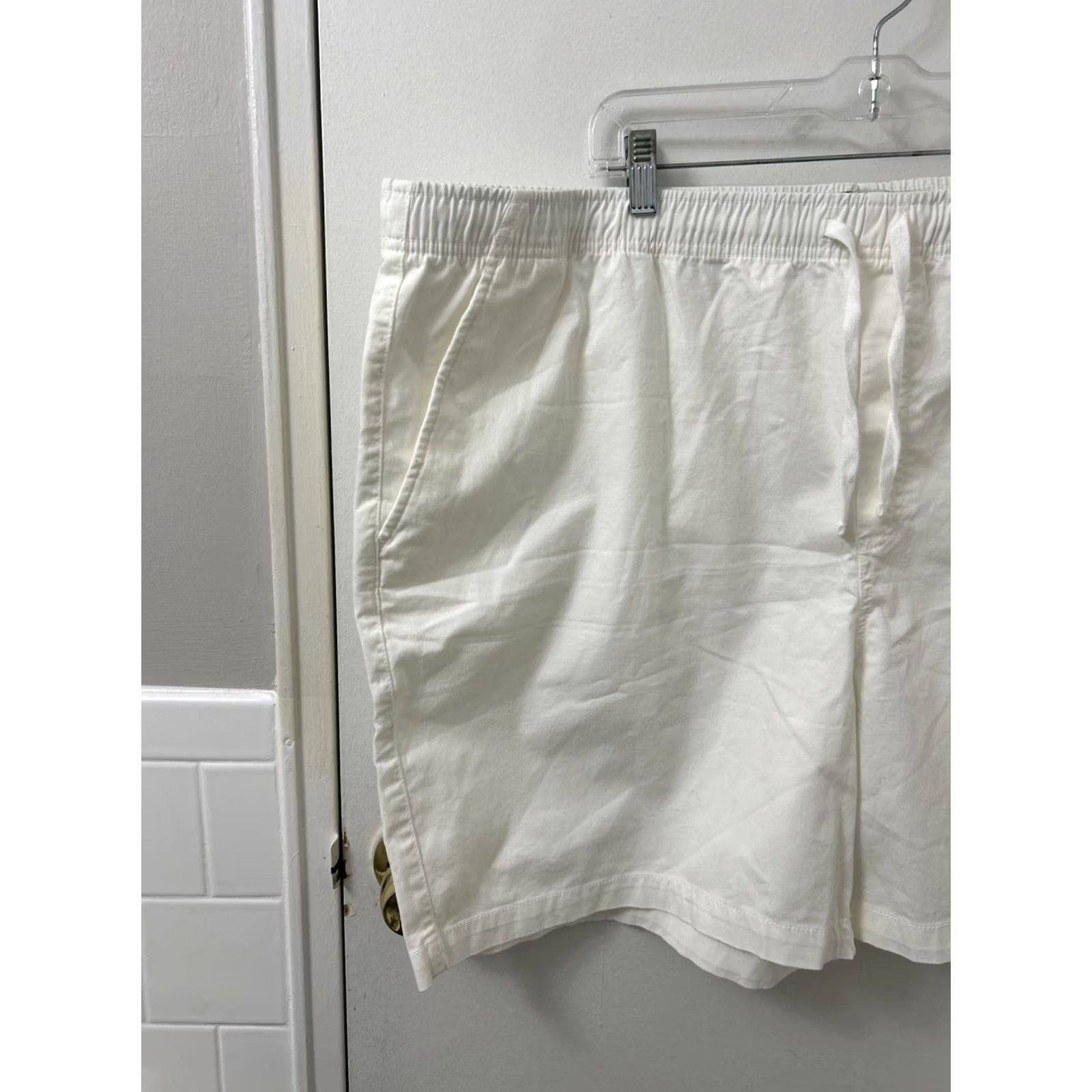 Old Navy Old Navy Mens 3XL White Jogger Shorts 7” Inseam Elastic Drawstring Pockets Chino Cotton Spandex Regular Beach Outdoor Vintage: No Size US 39 - 3 Thumbnail