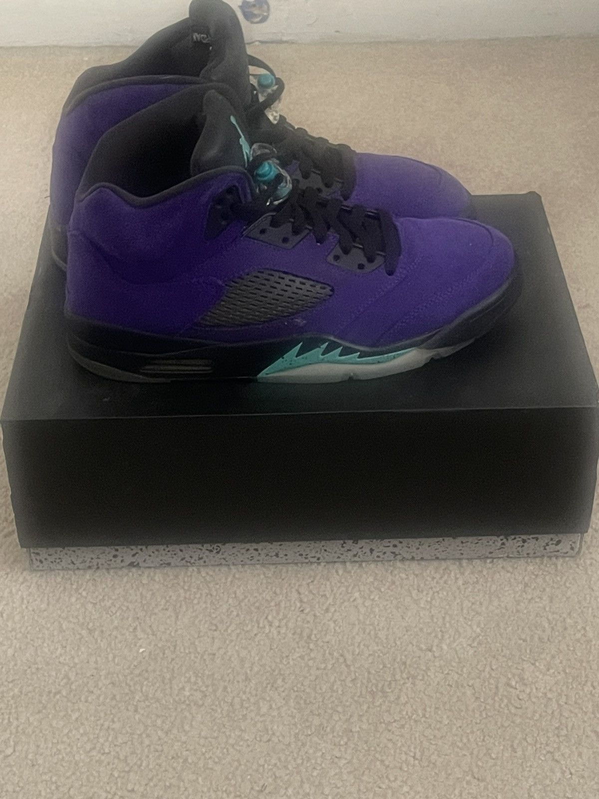 Jordan Brand Jordan 5 Retro Alternate Grape Size US 10 / EU 43 - 1 Thumbnail