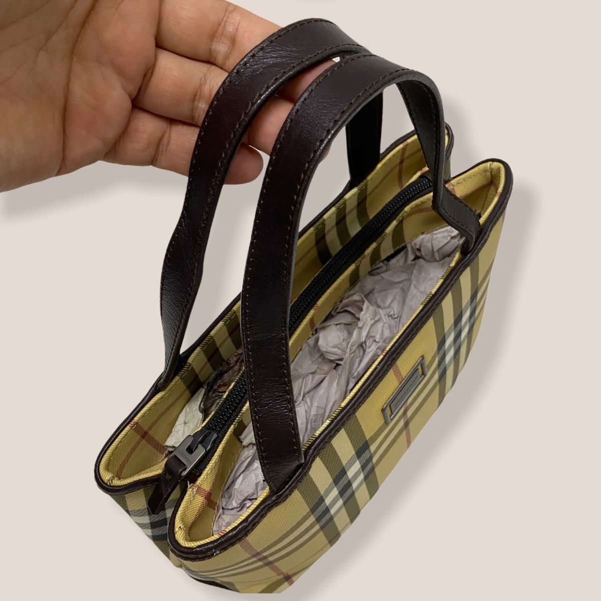Burberry ‼️LASTDROP‼️ AUTHENTIC BURBERRY NOVA CHECK HANDBAG Size ONE SIZE - 6 Thumbnail