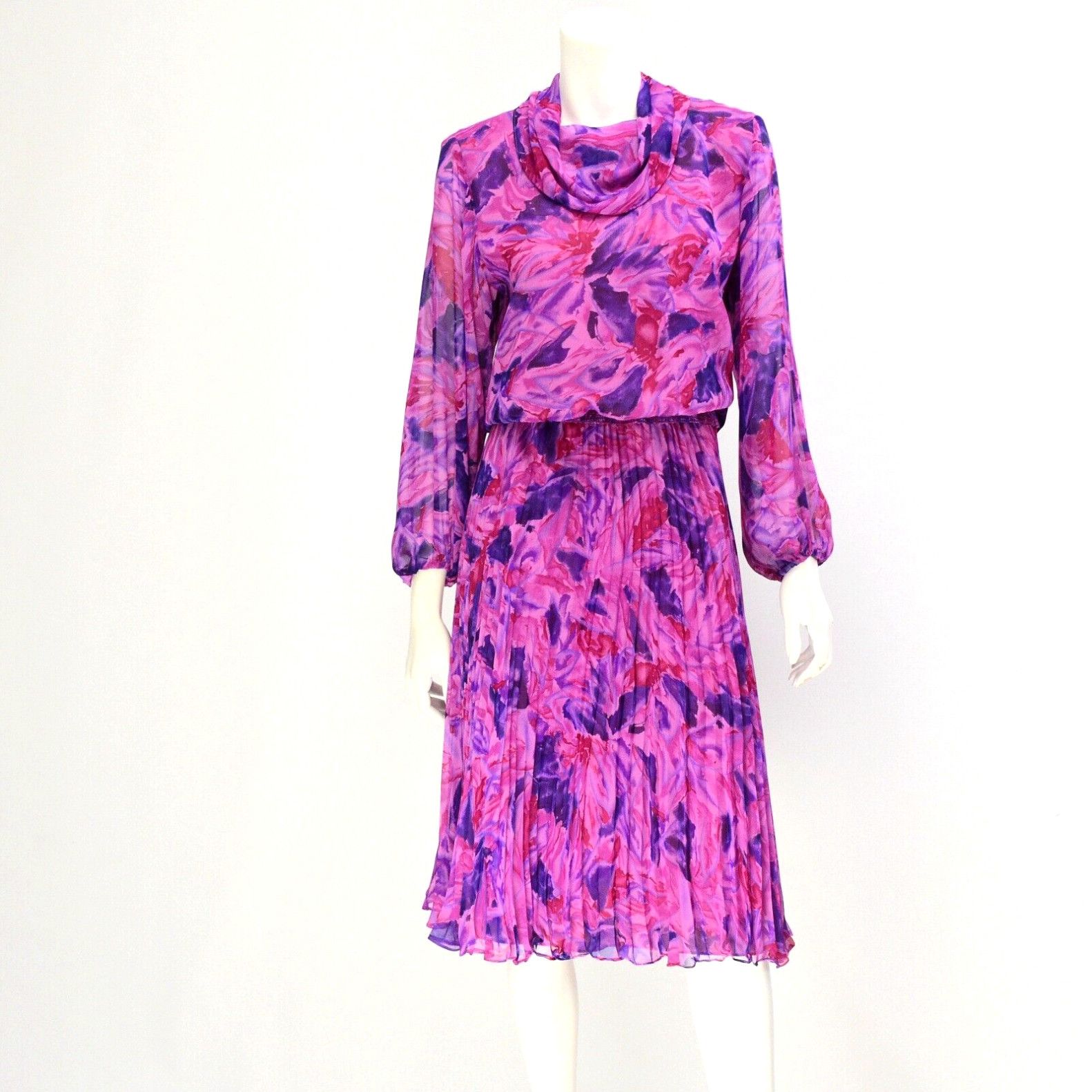 image of 80's Vintage Womens 4P Bold Abstract Floral Print Skirt Set Petites By Willi in White
