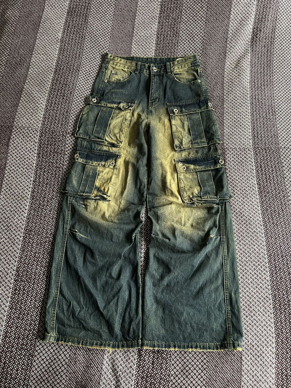 Vintage Vintage Dark Washed Y2K Cargo Jeans Unisex Japanese Vibe S Size 25" / US 0 / IT 36 - 1 Thumbnail