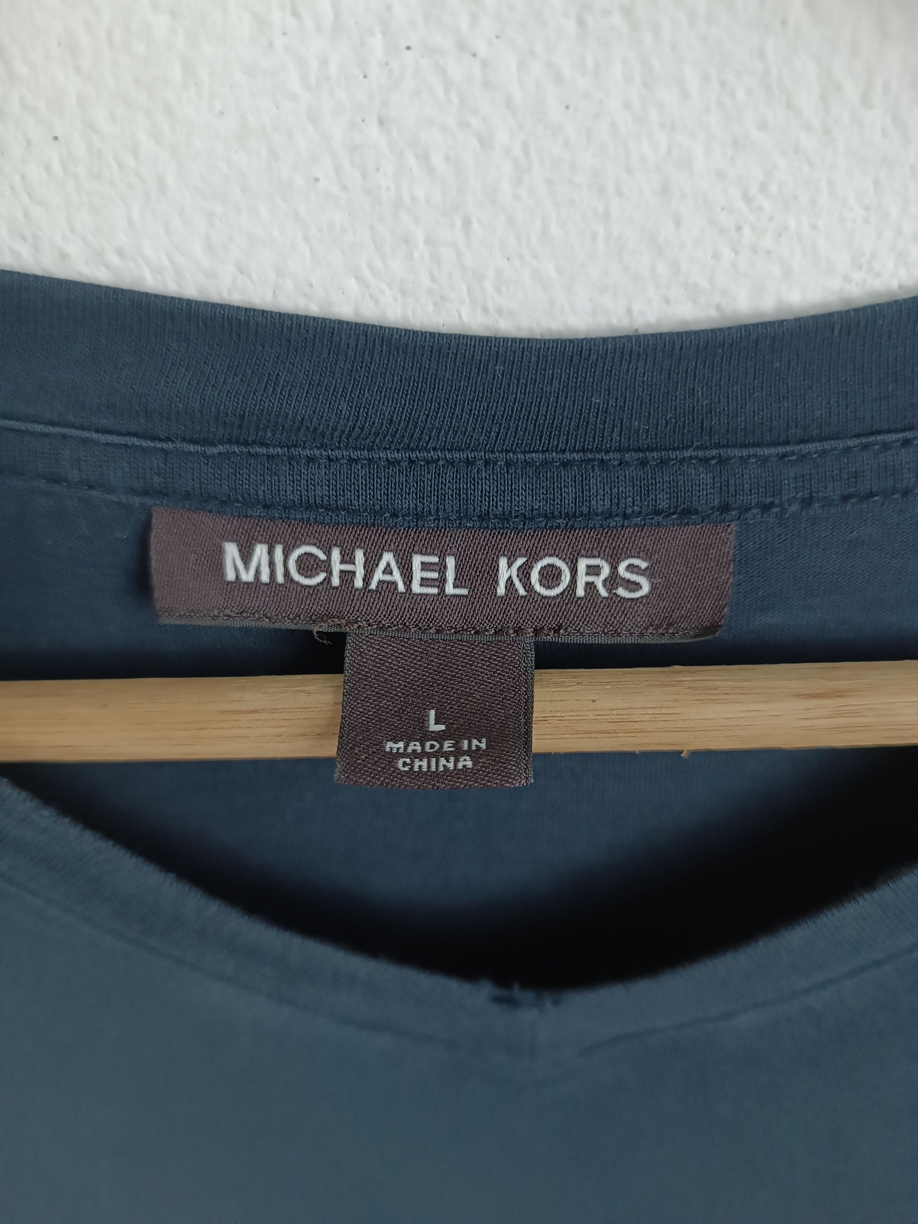 Michael Kors VINTAGE FADED MICHAEL KORS DISTRESSED V NECK TEE Size US L / EU 52-54 / 3 - 9 Thumbnail