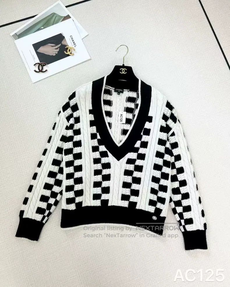 Gucci Gucci Black and white checkerboard knitted V-neck sweater Size XS / US 0-2 / IT 36-38 - 1 Thumbnail