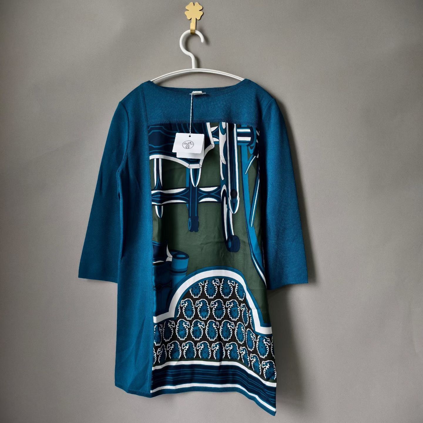 Hermes Hermes Silk Blue T-Shirt M Women Size M / US 6-8 / IT 42-44 - 1 Thumbnail