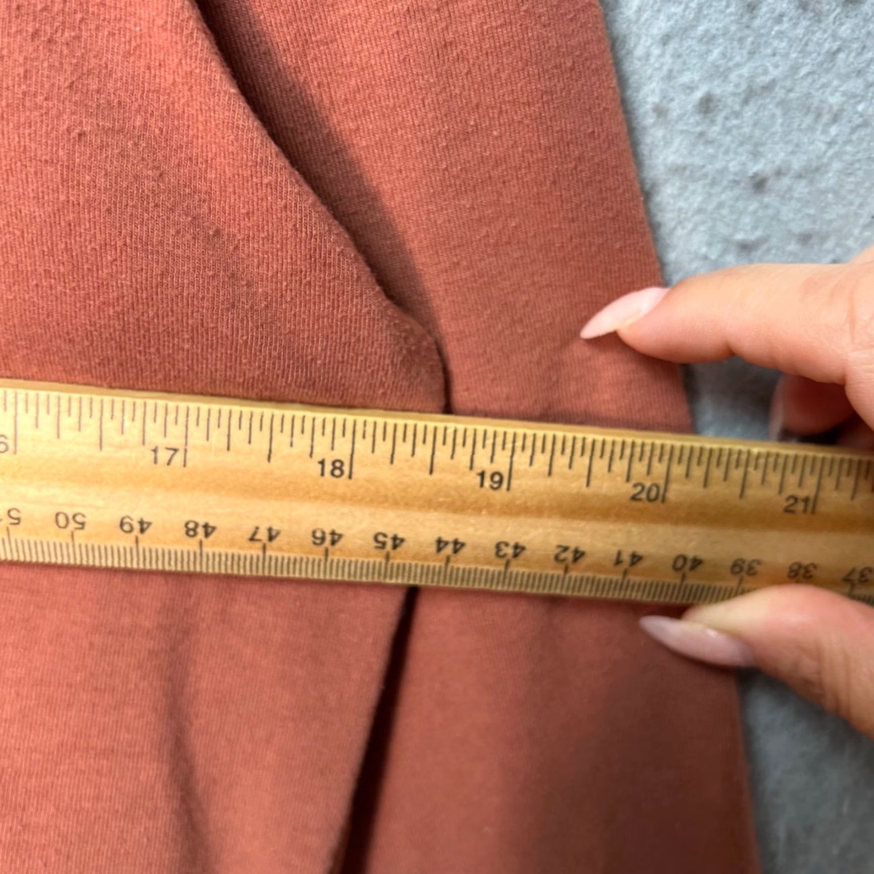 Cuts Cuts Mens T-Shirt Size M Long Sleeve Rust Brown Curved Hem Crew Neck Polyester Blend solid Vintage? No. (Note: Vintage: No) Size US M / EU 48-50 / 2 - 5 Thumbnail