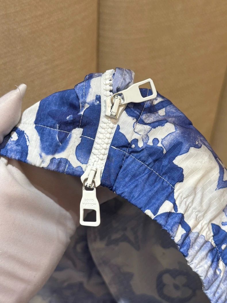 Louis Vuitton louis vuitton Blue ink presbyopic hooded assault jacket Size US M / EU 48-50 / 2 - 9 Thumbnail