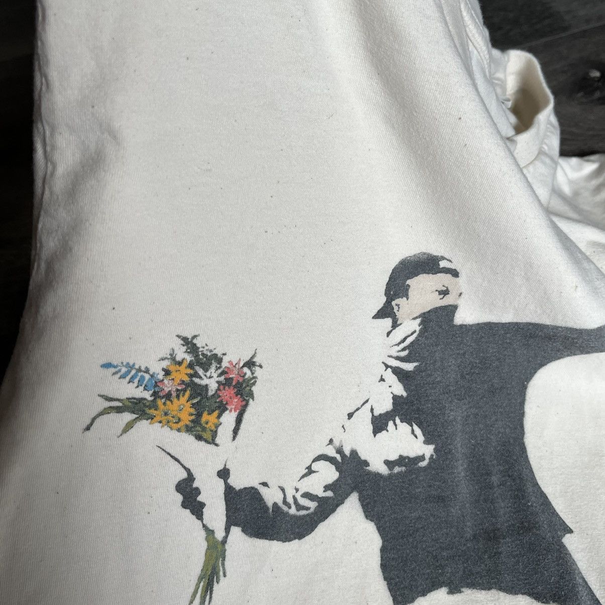 Vintage The Art of Banksy Redent Street Flower Thrower 2003 Art Tee Size US M / EU 48-50 / 2 - 8 Thumbnail