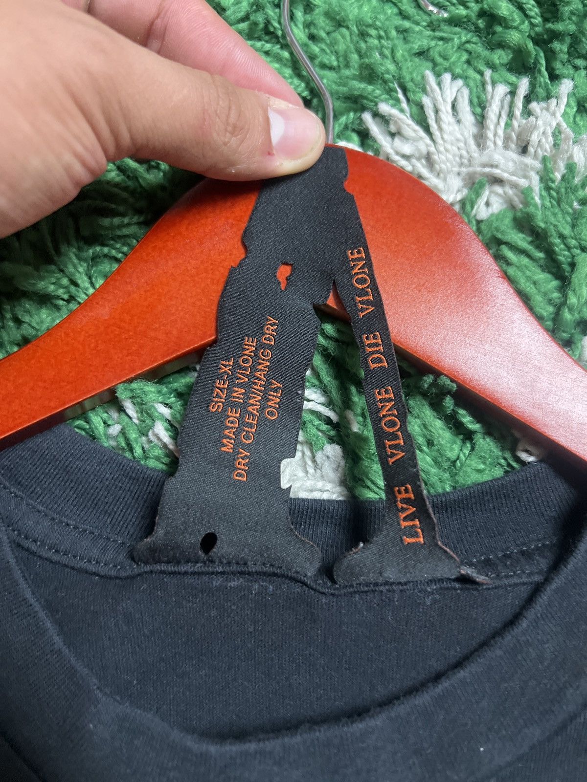 Vlone Vlone Stay Away From Friends Tee Size US XL / EU 56 / 4 - 2 Thumbnail