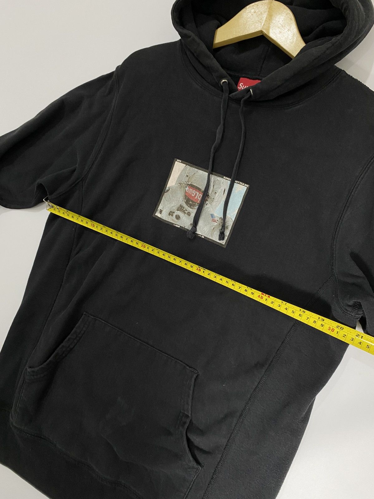 Supreme supreme hoodie astronout safety Size US L / EU 52-54 / 3 - 9 Thumbnail