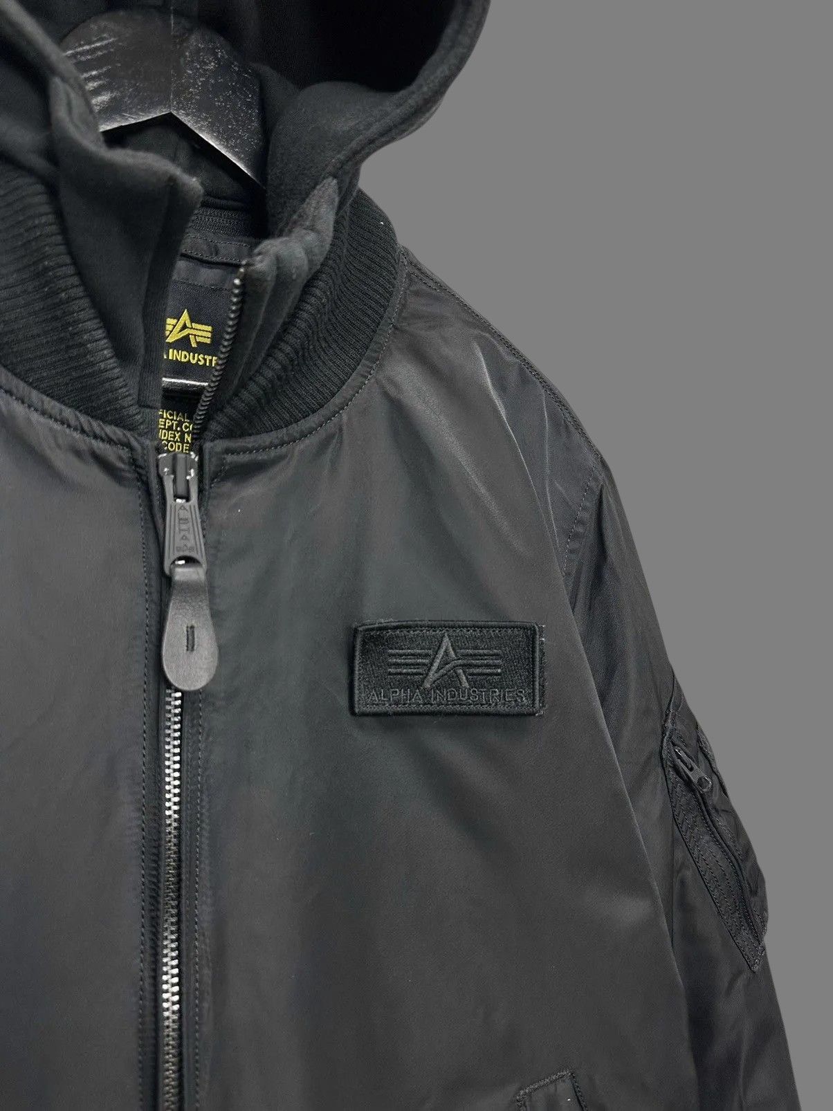Vintage Alpha Industries Black Bomber Jacket Military Flight Style Size US L / EU 52-54 / 3 - 7 Thumbnail