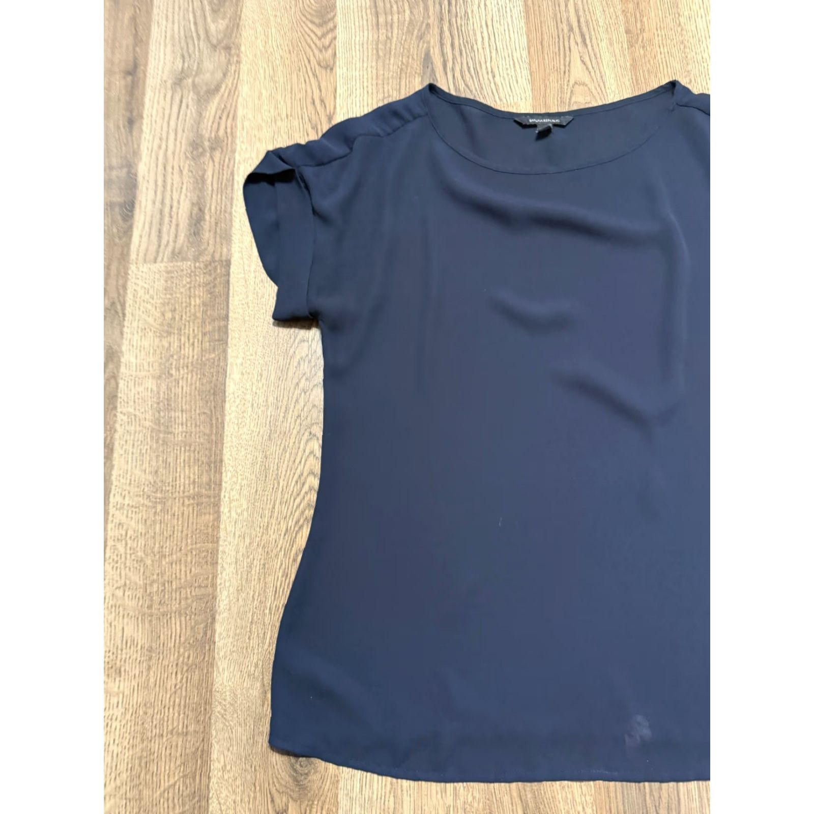 Banana Republic Banana Republic Blouse Women's XS Black Short Sleeve Casual Modern Classic Lightweight Size XS / US 0-2 / IT 36-38 - 3 Thumbnail