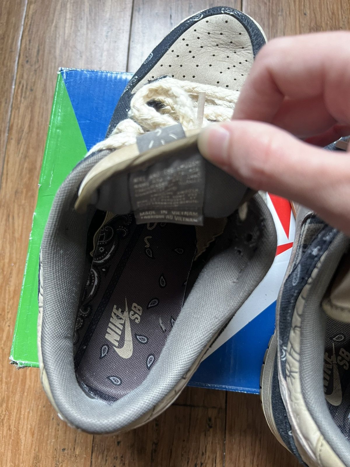 Nike × Travis Scott Travis Scott x Nike SB Dunk Low Size US 9.5 / EU 42-43 - 7 Thumbnail