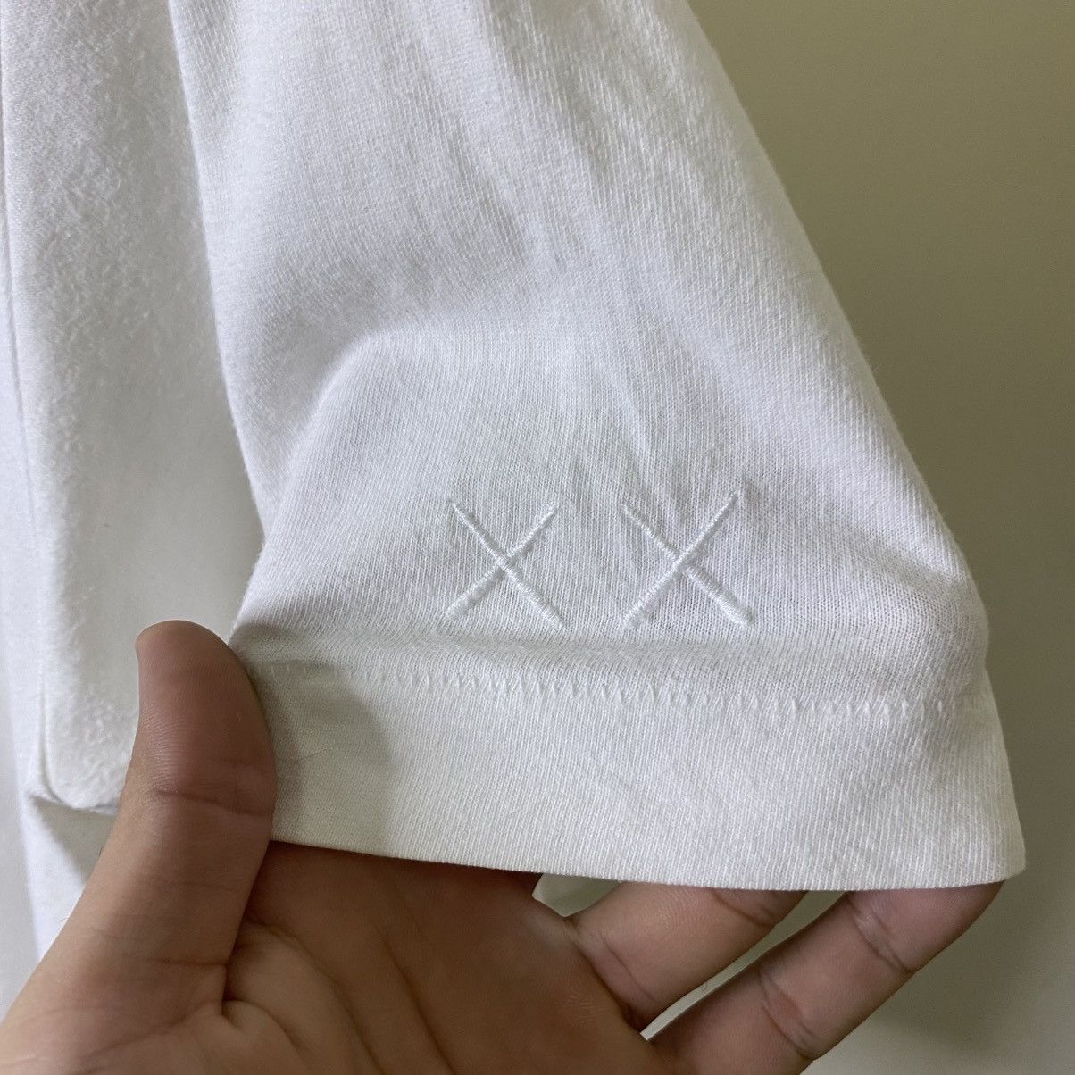 Kaws Kaws x Uniqlo Collaboration Streetwear Tshirt Size US S / EU 44-46 / 1 - 3 Thumbnail