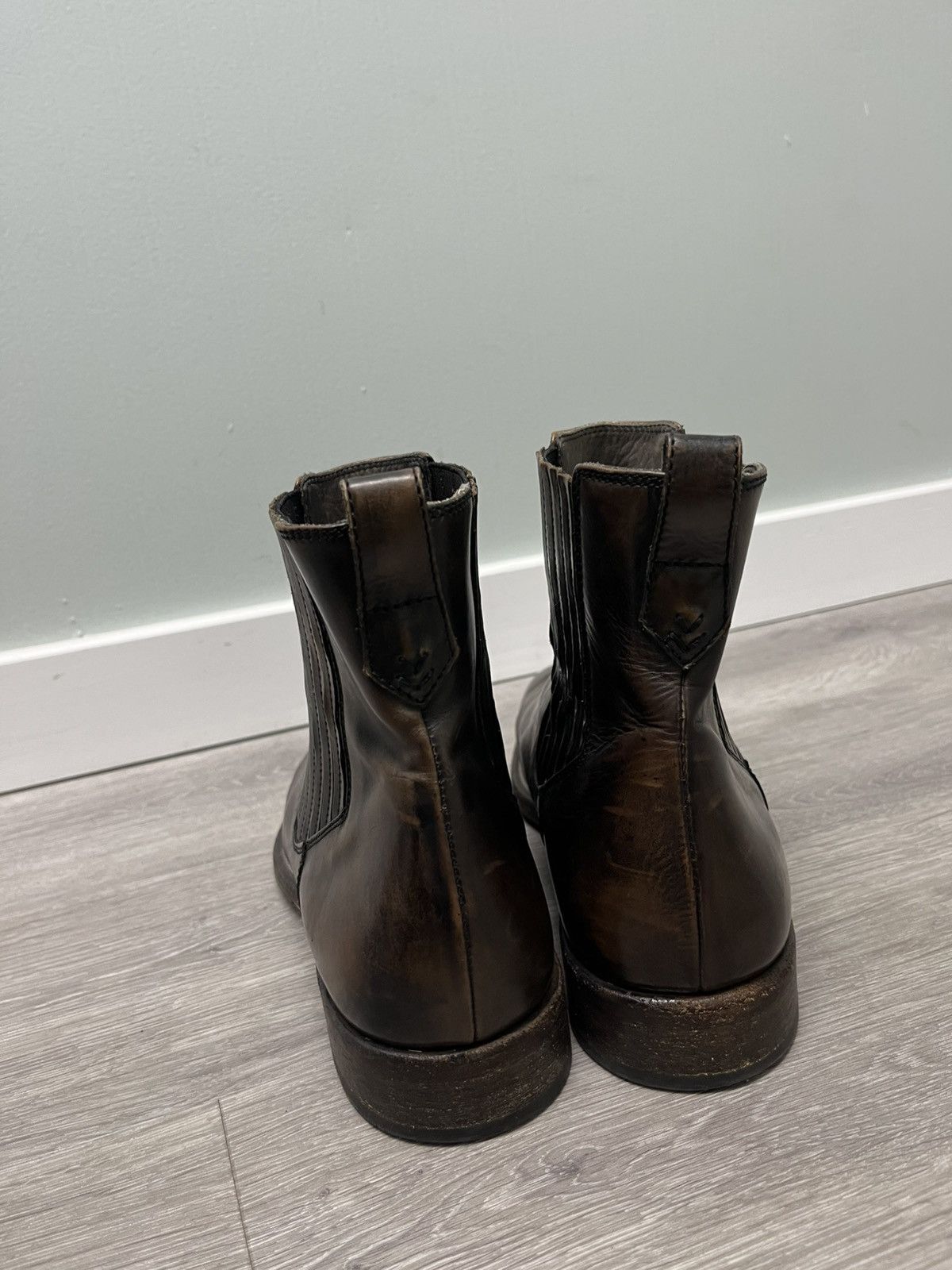 John Varvatos burnished Chelsea boot size 13 Size US 13 / EU 46 - 9 Thumbnail