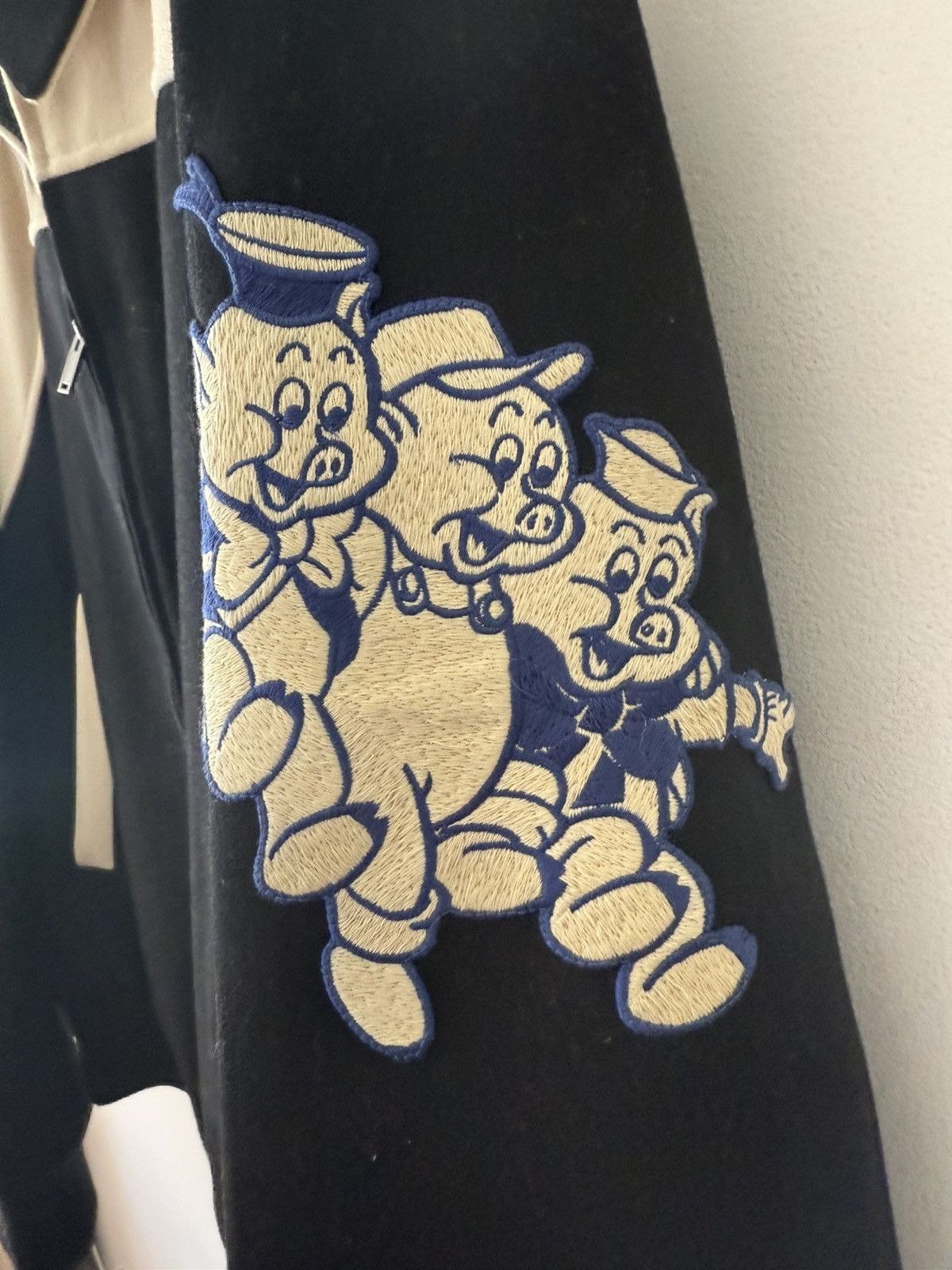 Disney × Gucci Gucci x Disney 3 Little Pigs Bomber Size US XL / EU 56 / 4 - 2 Thumbnail