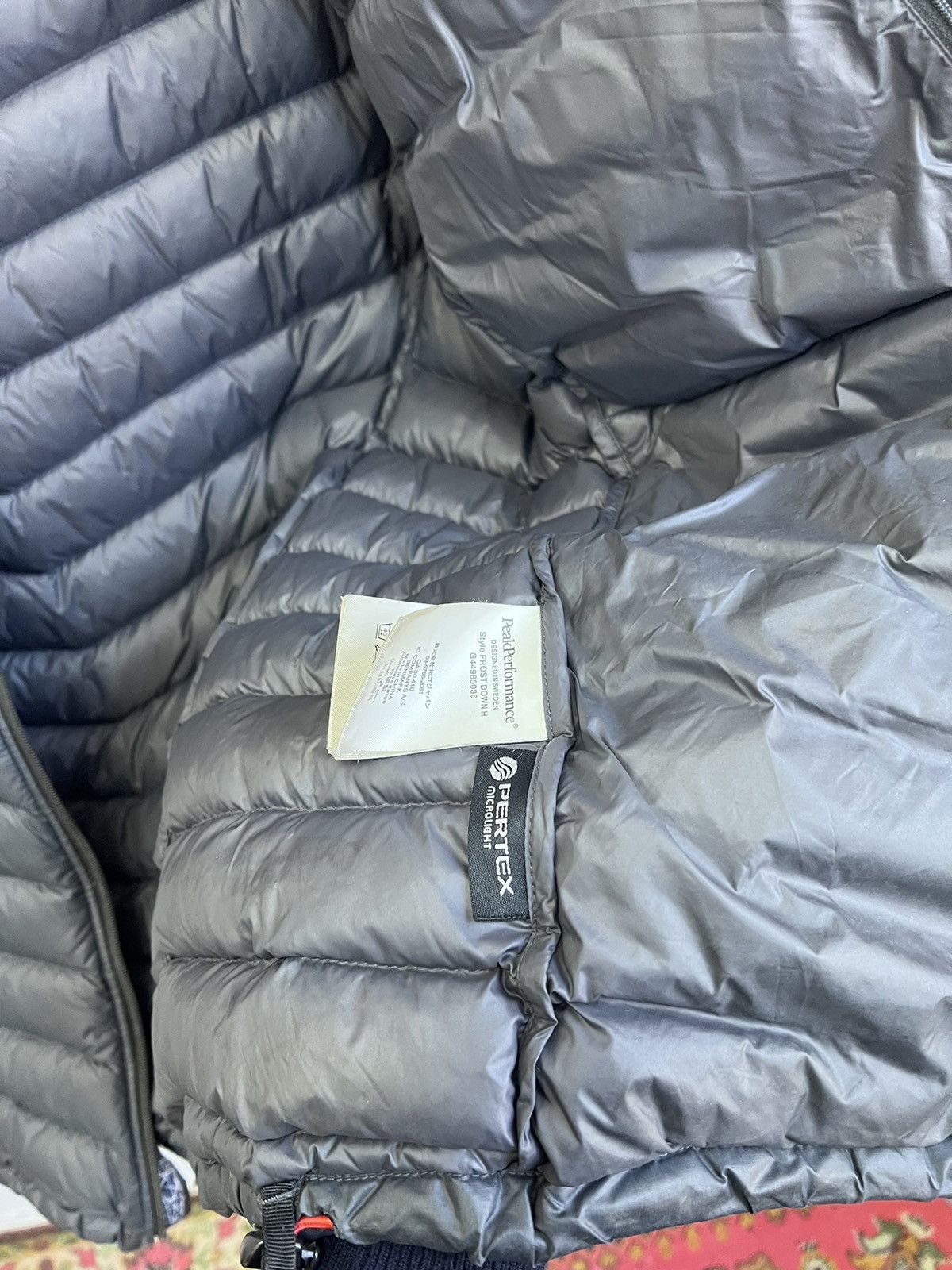 Peak Performance Light HOODED Down Jacket