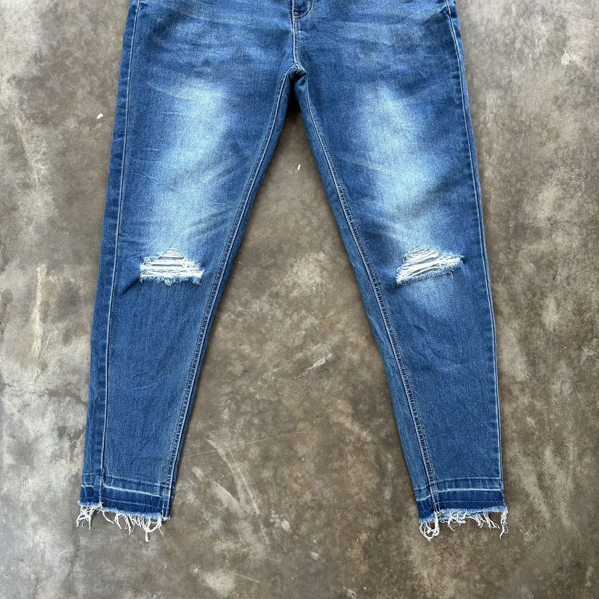Japanese Brand Vintage Roshell Distressed Slim Fit Faded Denim Jean Pant Size US 32 / EU 48 - 2 Thumbnail
