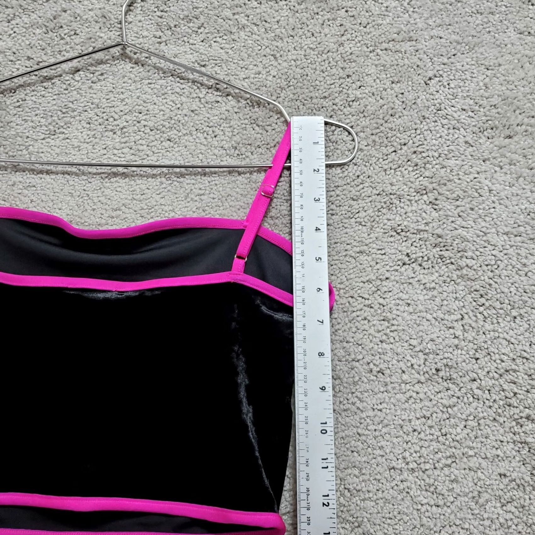 superdown Superdown Crop Cami Black Velvet Pink Spaghetti Straps Polyester Medium Women's Size M / US 6-8 / IT 42-44 - 6 Thumbnail