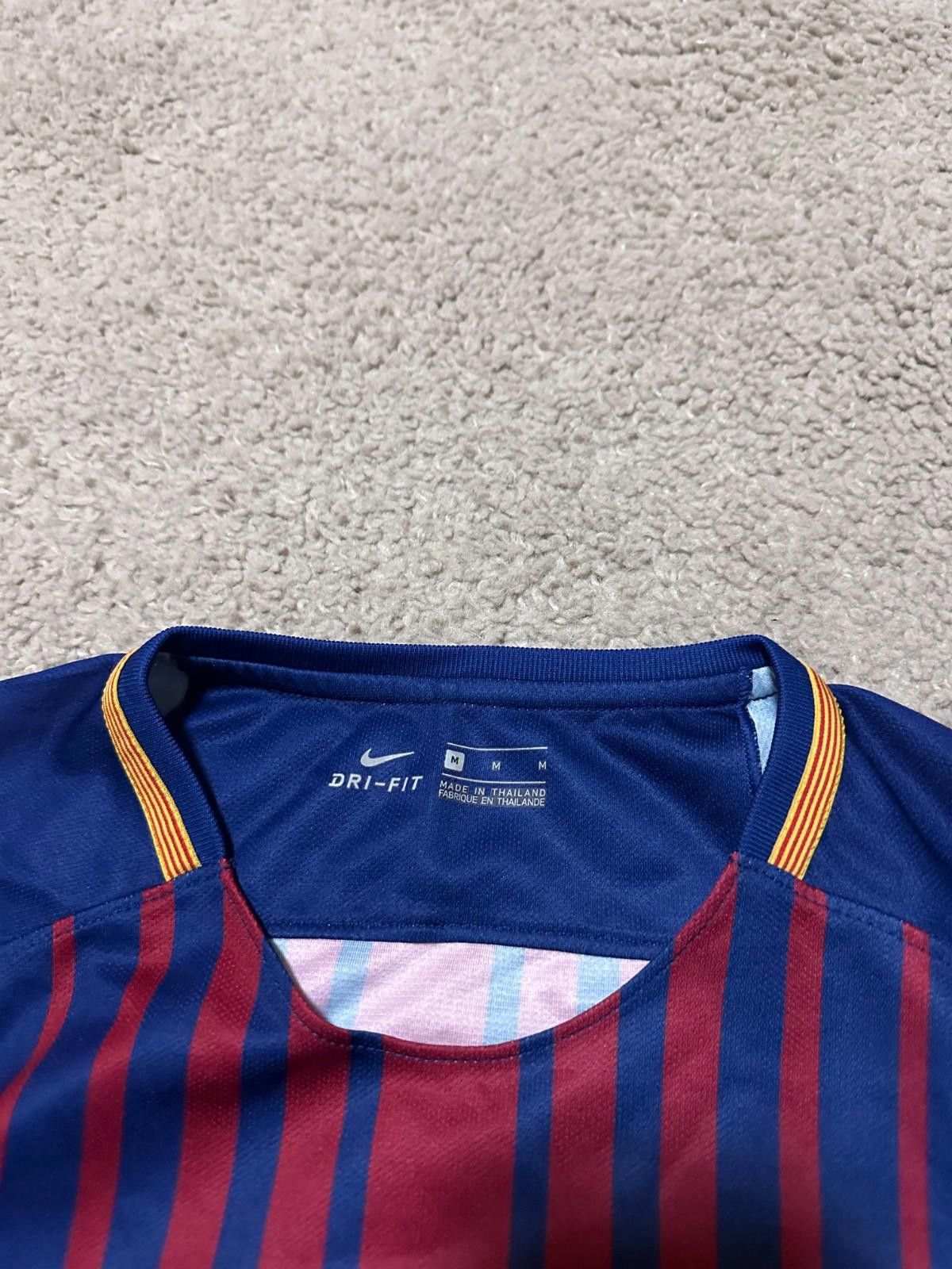 Nike BARCELONA 2017 2018 HOME SHIRT FOOTBALL SOCCER JERSEY NIKE M Size US M / EU 48-50 / 2 - 5 Thumbnail