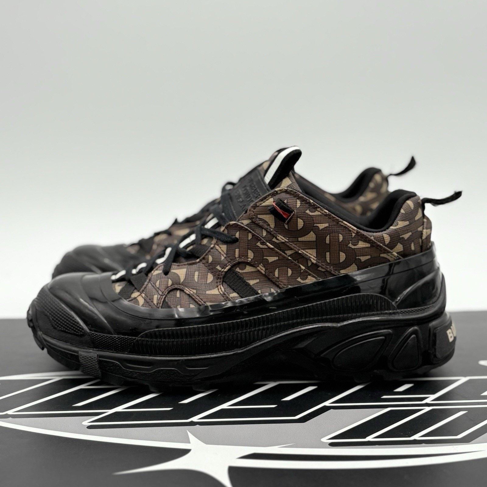 Burberry Burberry Arthur Low-Top ' Monogram Print ' | GREAT CONDITION Size US 7.5 / EU 40-41 - 1 Thumbnail