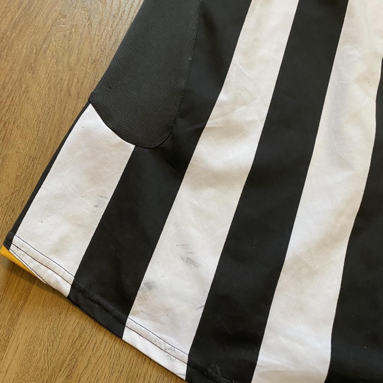 Nike 2005-06 Juventus Nike 90 Home Special Edition y2k 2000s Size US L / EU 52-54 / 3 - 8 Thumbnail