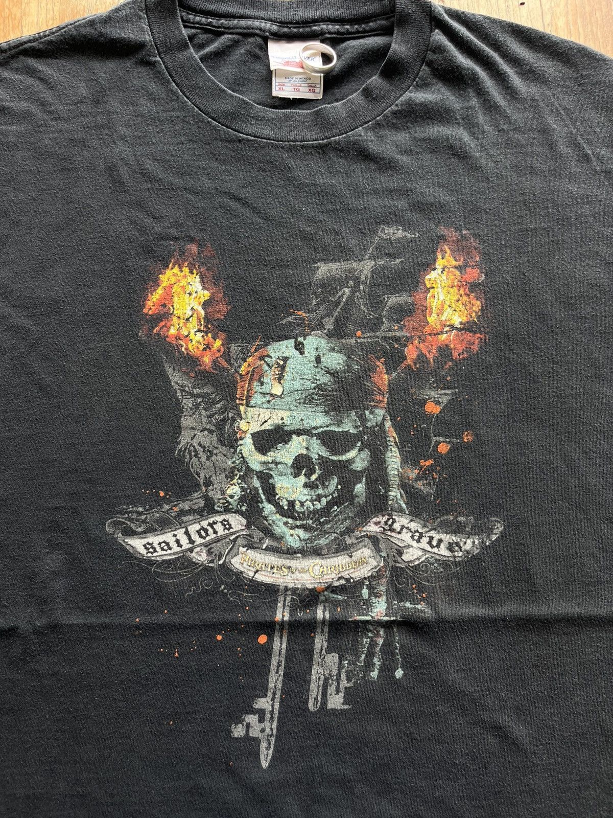 Vintage PIRATES OF THE CARIBBEAN Film Movie Tshirt