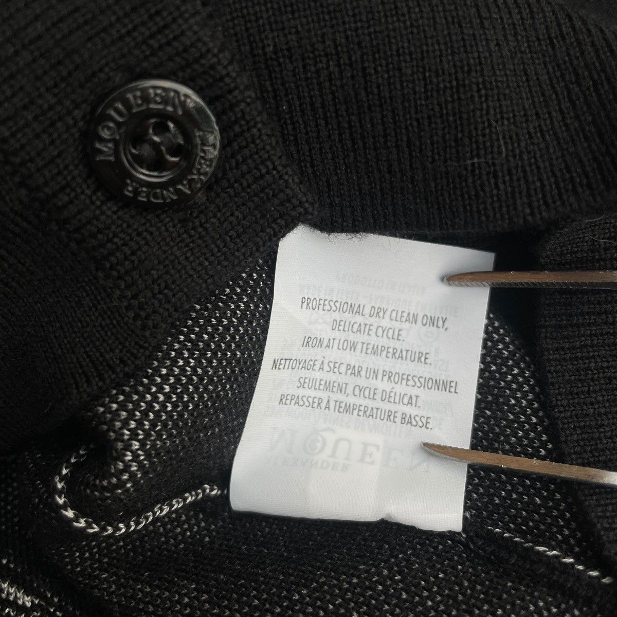 Alexander McQueen Alexander McQueen Swallow AOP Wool Knit Cardigan Size L / US 10 / IT 46 - 6 Thumbnail