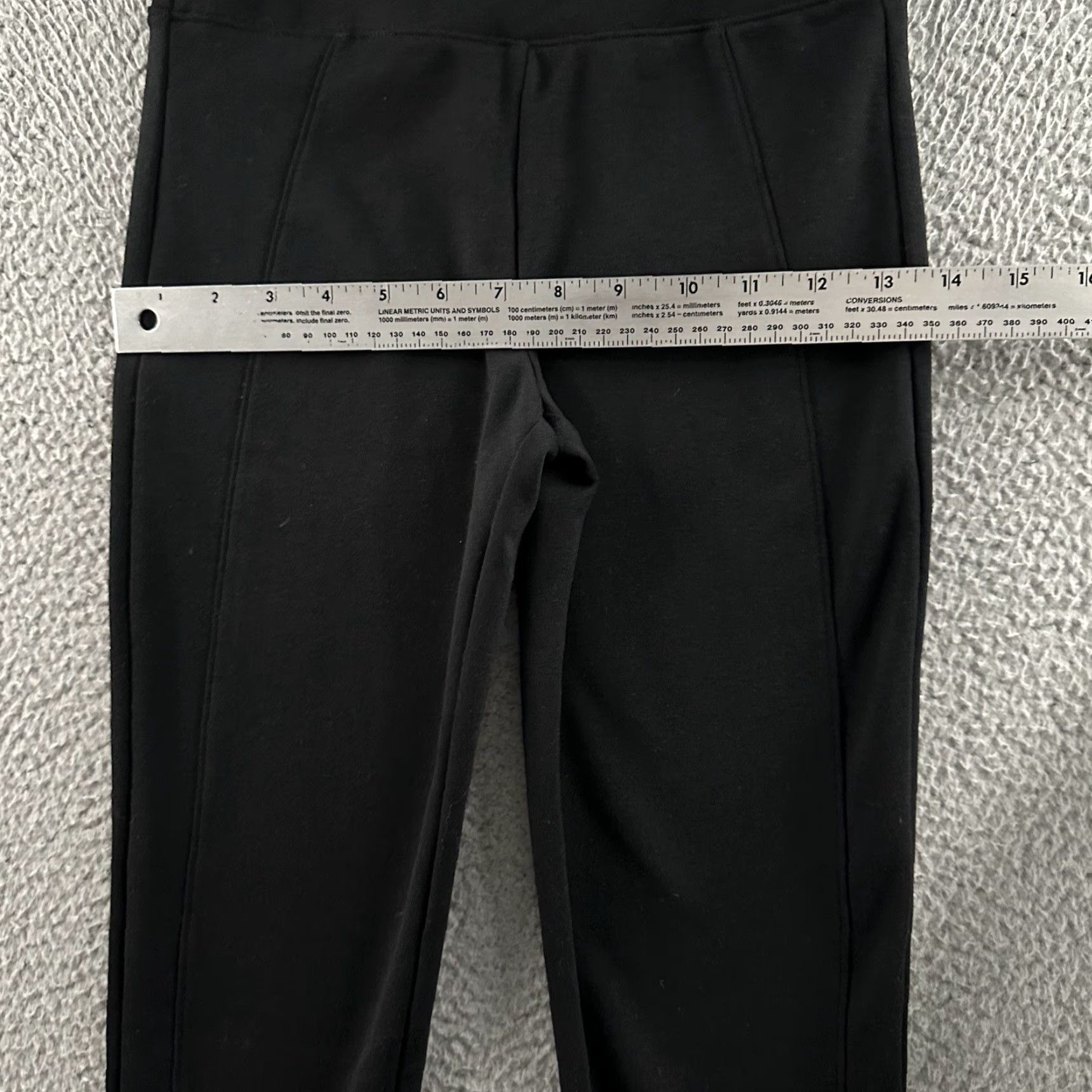Spanx Spanx Women's Black Mid Rise Ankle Leggings Size Small User: Spanx Women's Black Mid Rise Ankle Leggings Size Small Size 28" / US 6 / IT 42 - 6 Thumbnail
