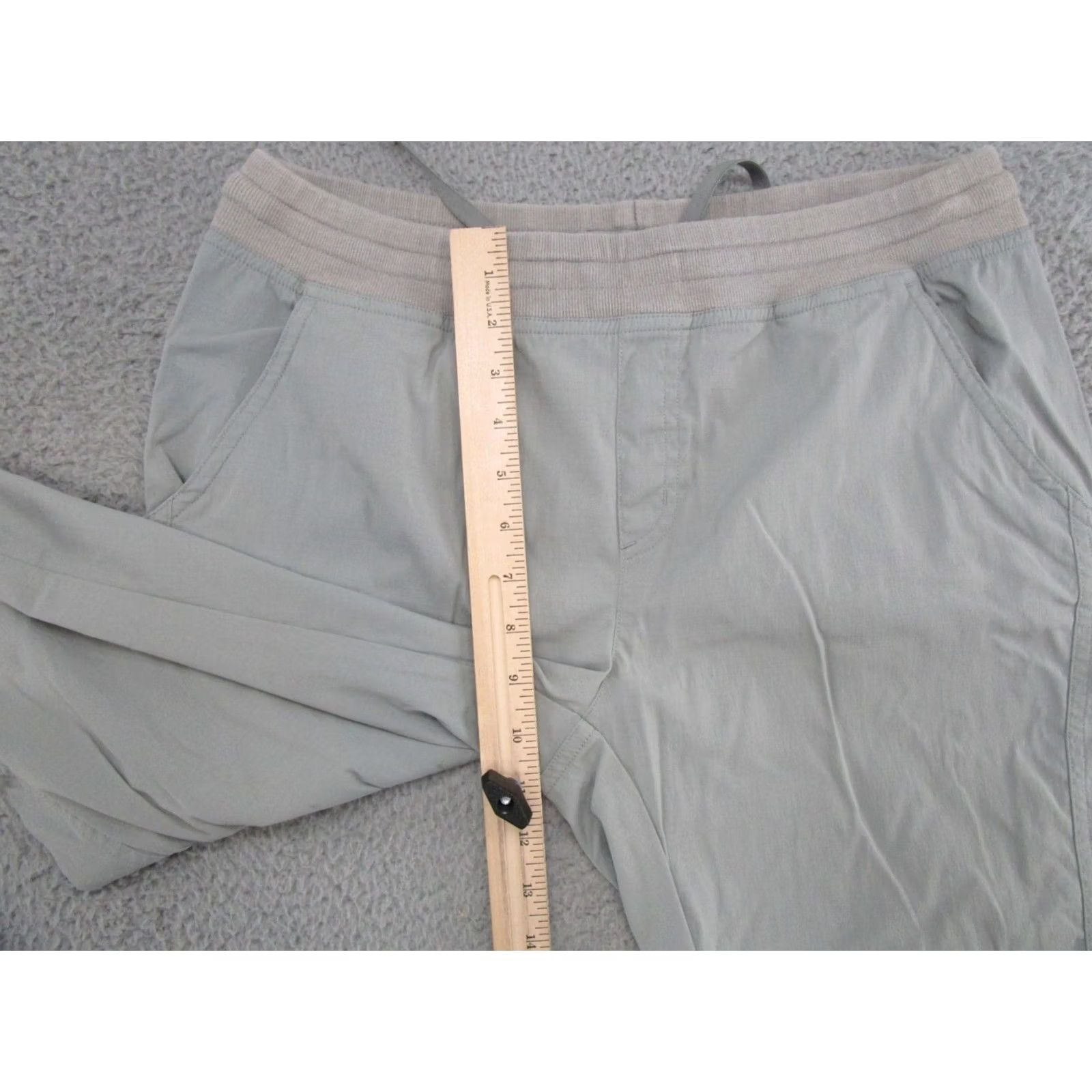 Vintage Ultimate Terrain Gray Ripstop Cargo Pants Men's Size M Regular Inseam 31in Pocket Cargo Outdoor Adjustable Waist Elastic Readable Size US 31 - 6 Thumbnail