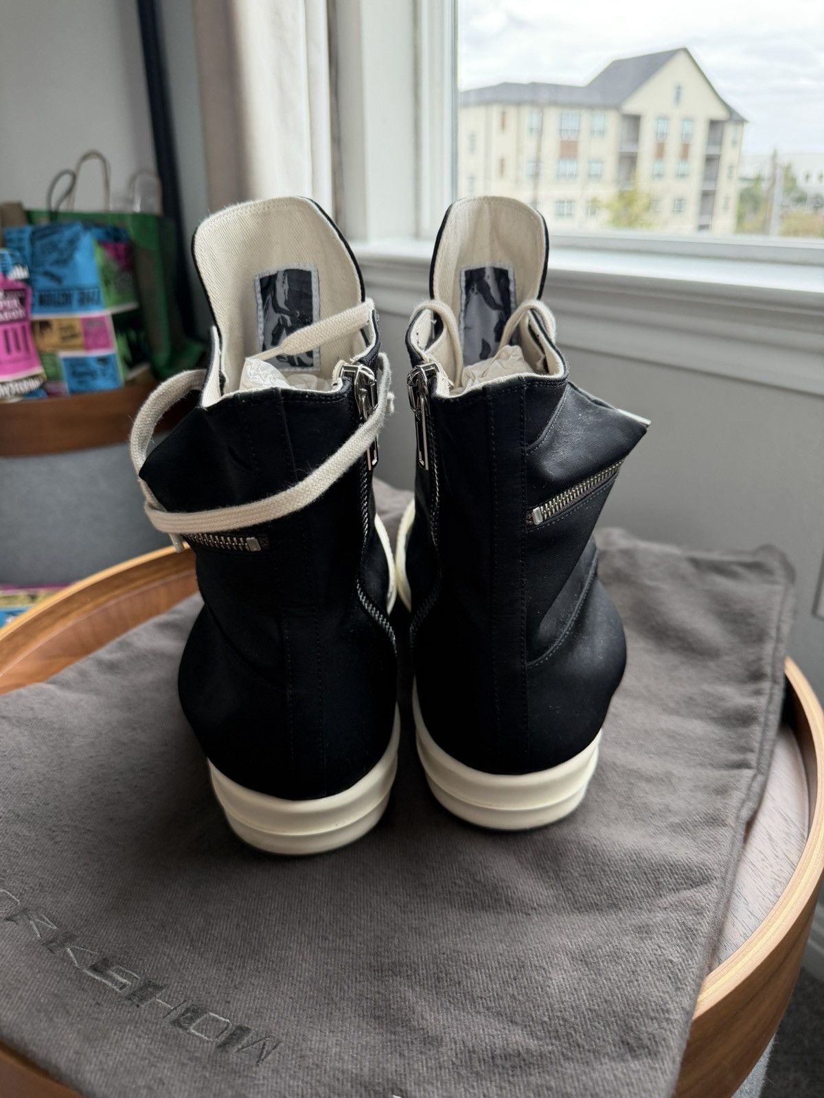 Rick Owens Rick Owens Cargo sneakers w/ bag black & milk 46 worn once Size US 13 / EU 46 - 11 Thumbnail