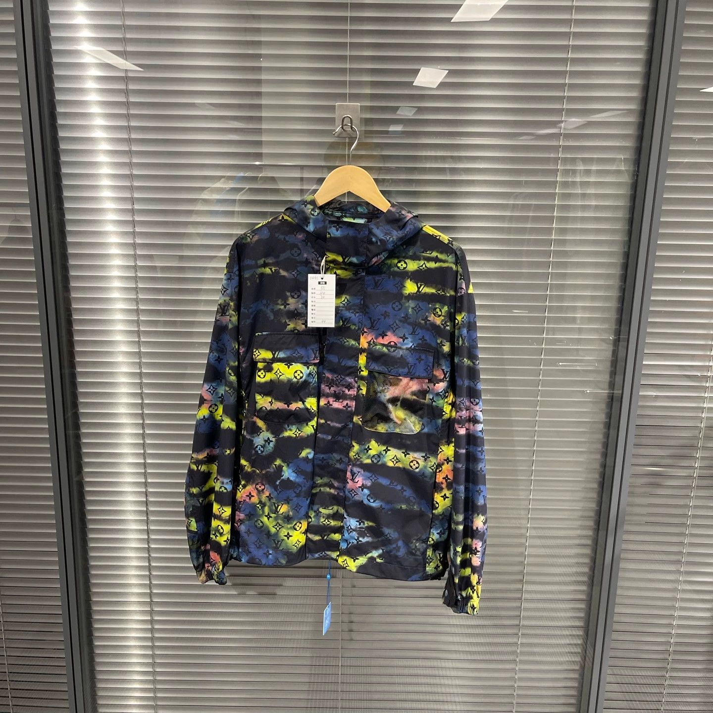 Louis Vuitton LV Vivid Camo Monogram Print Jacket 44 98 New Size US S / EU 44-46 / 1 - 1 Thumbnail