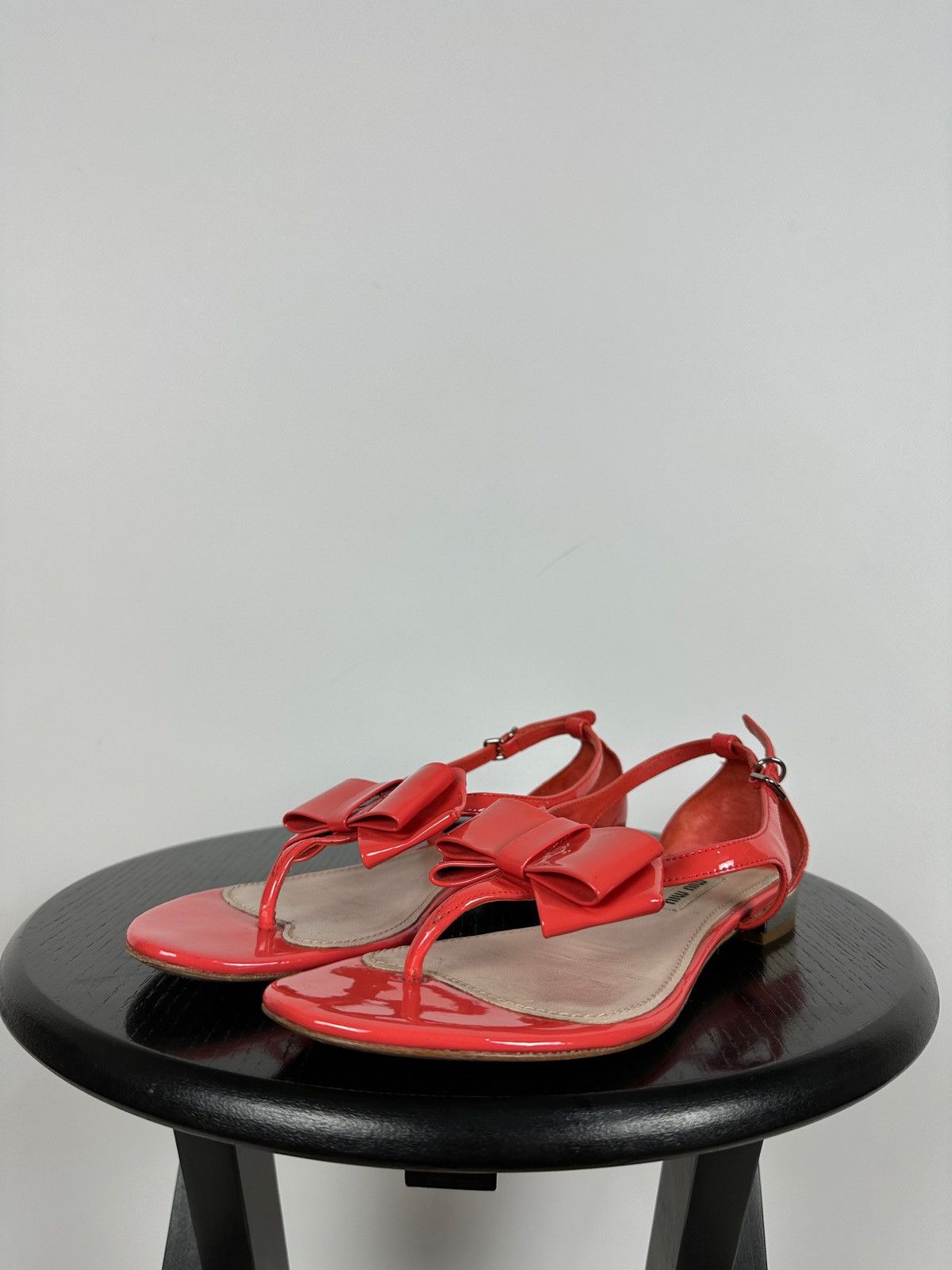 Miu Miu Miu Miu Pink Patent Leather Bow Flat Sandals Size US 6.5 / IT 36.5 - 9 Thumbnail