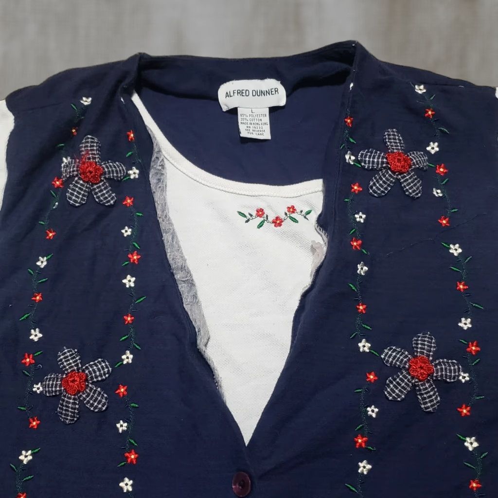 Vintage Alfred Dunner Shirt Adult Women L Blue Floral Short Sleeve Button-Down Collared L Blue Floral 90s? No, avoid adding decade. End with Womens. Size L / US 10 / IT 46 - 1 Thumbnail