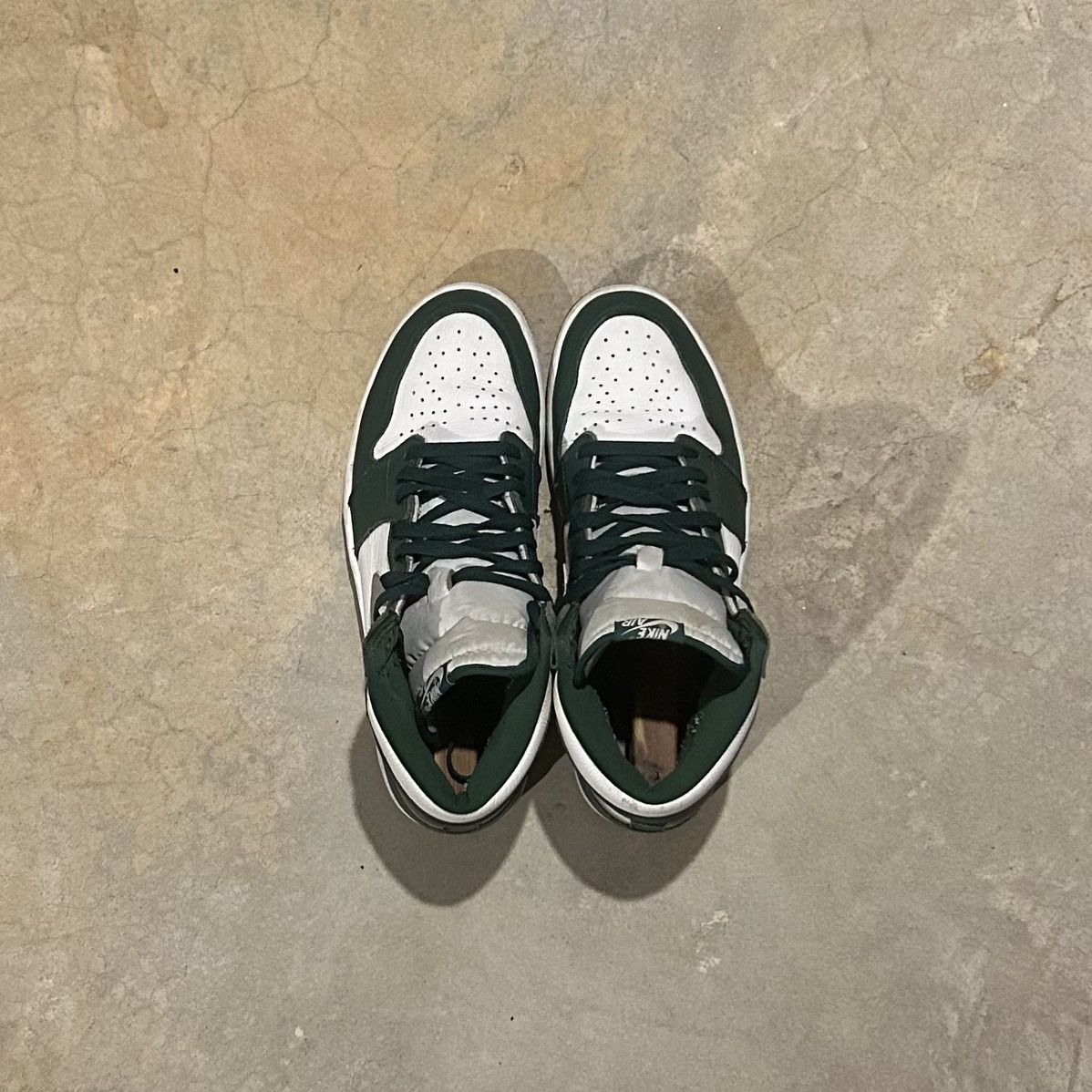 Jordan Brand × Nike Air Jordan 1 Retro High OG Gorge Green 2022 US 12 Size US 12 / EU 45 - 9 Thumbnail