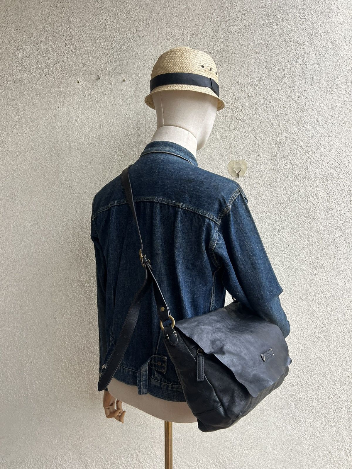 Leather Vintage L.P.P. Japan Patina Black Leather Messenger Bag Size ONE SIZE - 3 Thumbnail