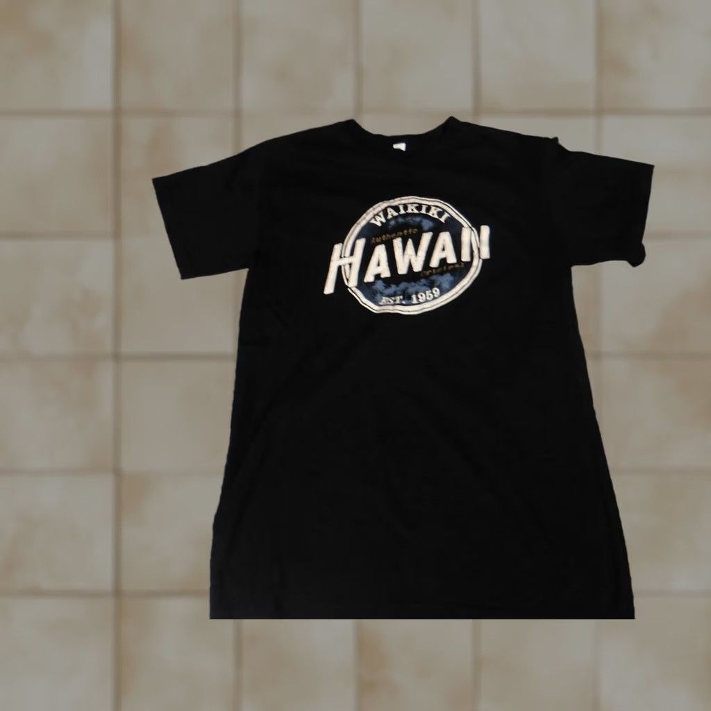 Vintage Alstyle Hawaii Shirt S Men Black Cotton Blend Logo Crew Neck Short Sleeve T-Shirt Waikiki Graphic Hawaii Mens Shirt Size US S / EU 44-46 / 1 - 1 Thumbnail