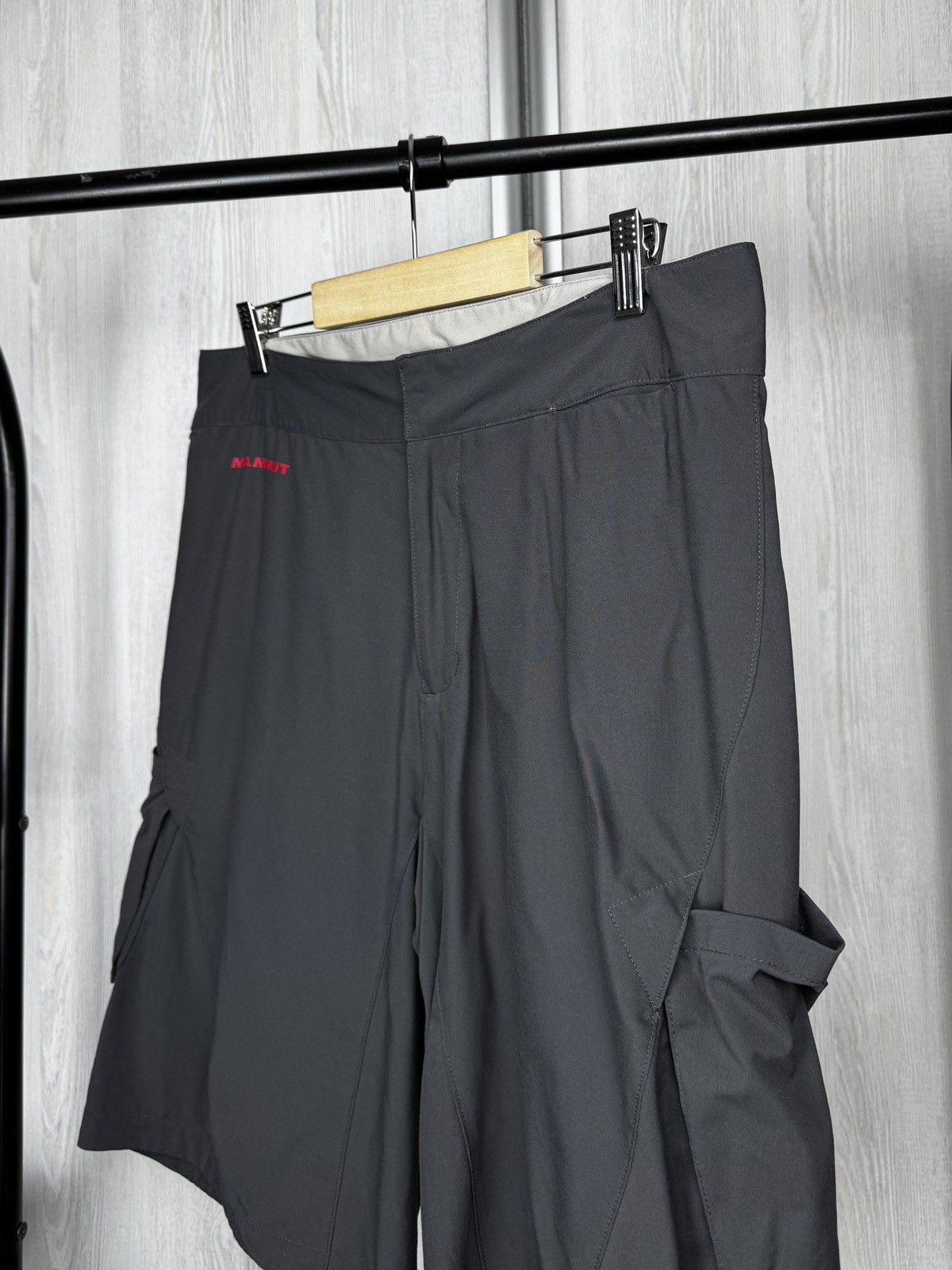 Mammut Mammut mens big logo grey relaxed hiking trekking shorts 50 Size US 34 / EU 50 - 5 Thumbnail