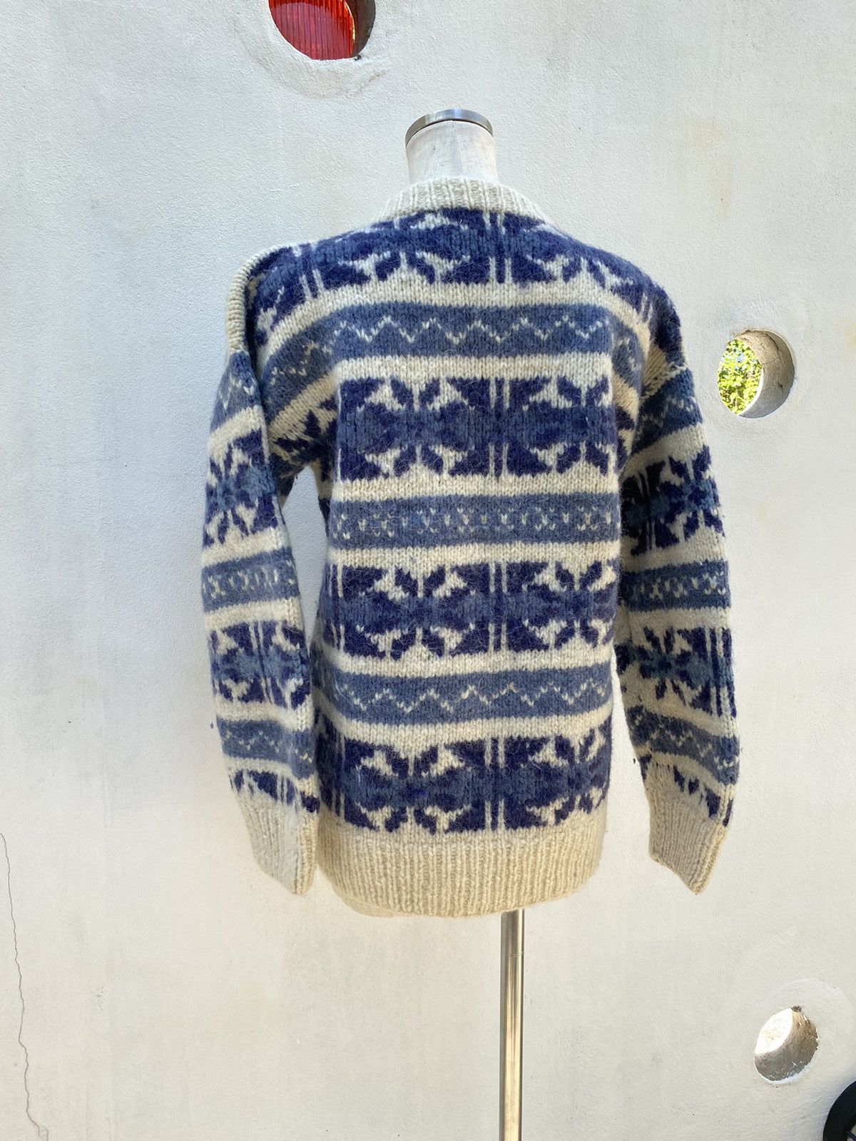 Designer × Vintage ARTESANIAS ECUADOR Blue and Cream Nordic Knit Sweater Size US S / EU 44-46 / 1 - 16 Thumbnail
