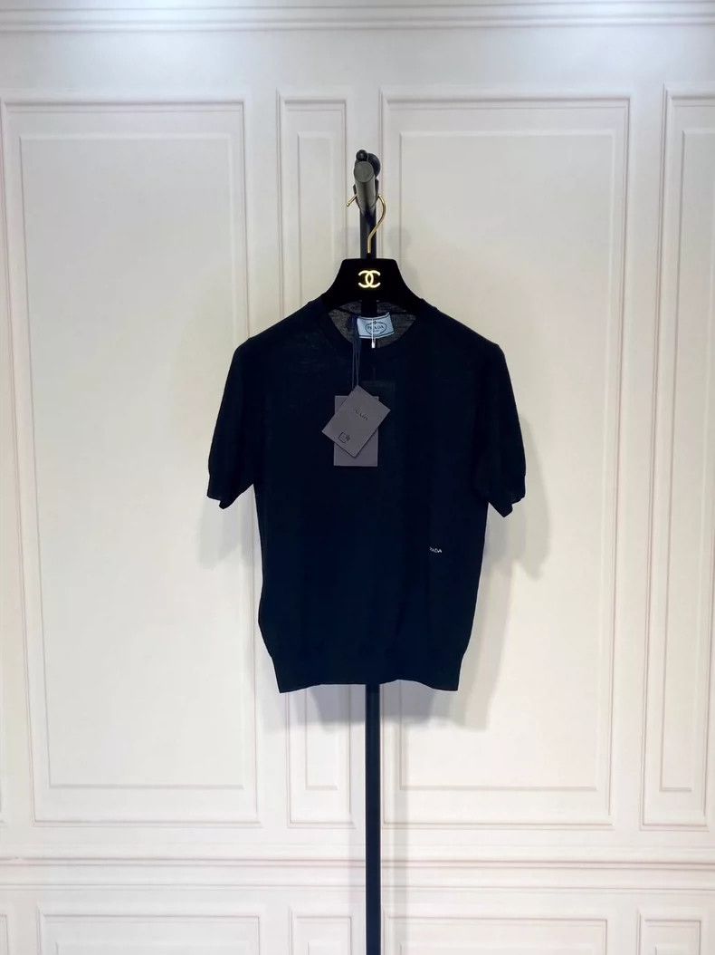 Prada Prada Small logo knitted short sleeves 2504-Nextarrow Size XS / US 0-2 / IT 36-38 - 1 Thumbnail