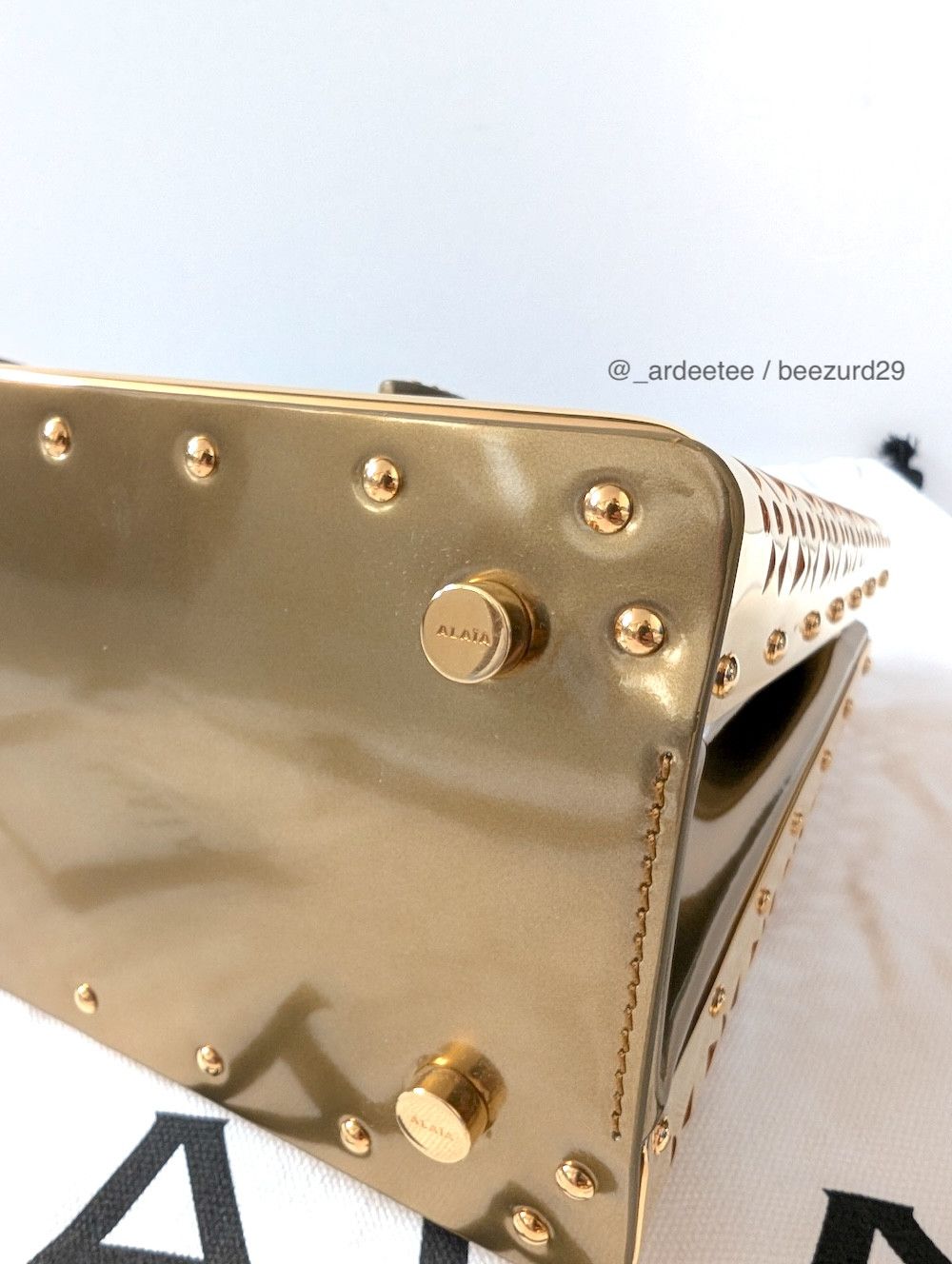 Alaia *NEW* SMALL MINA 20 METAL & LEATHER GOLD BAG Size ONE SIZE - 12 Thumbnail