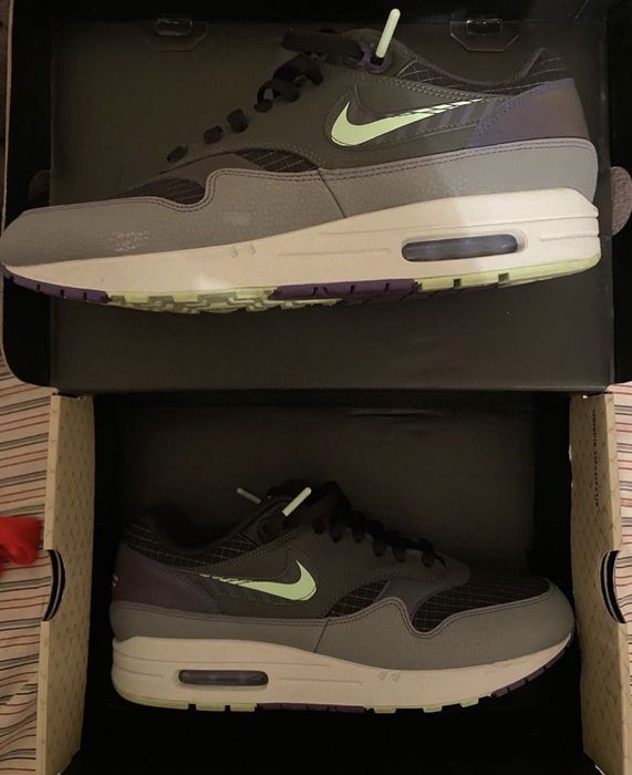 air max 1 future swoosh on feet