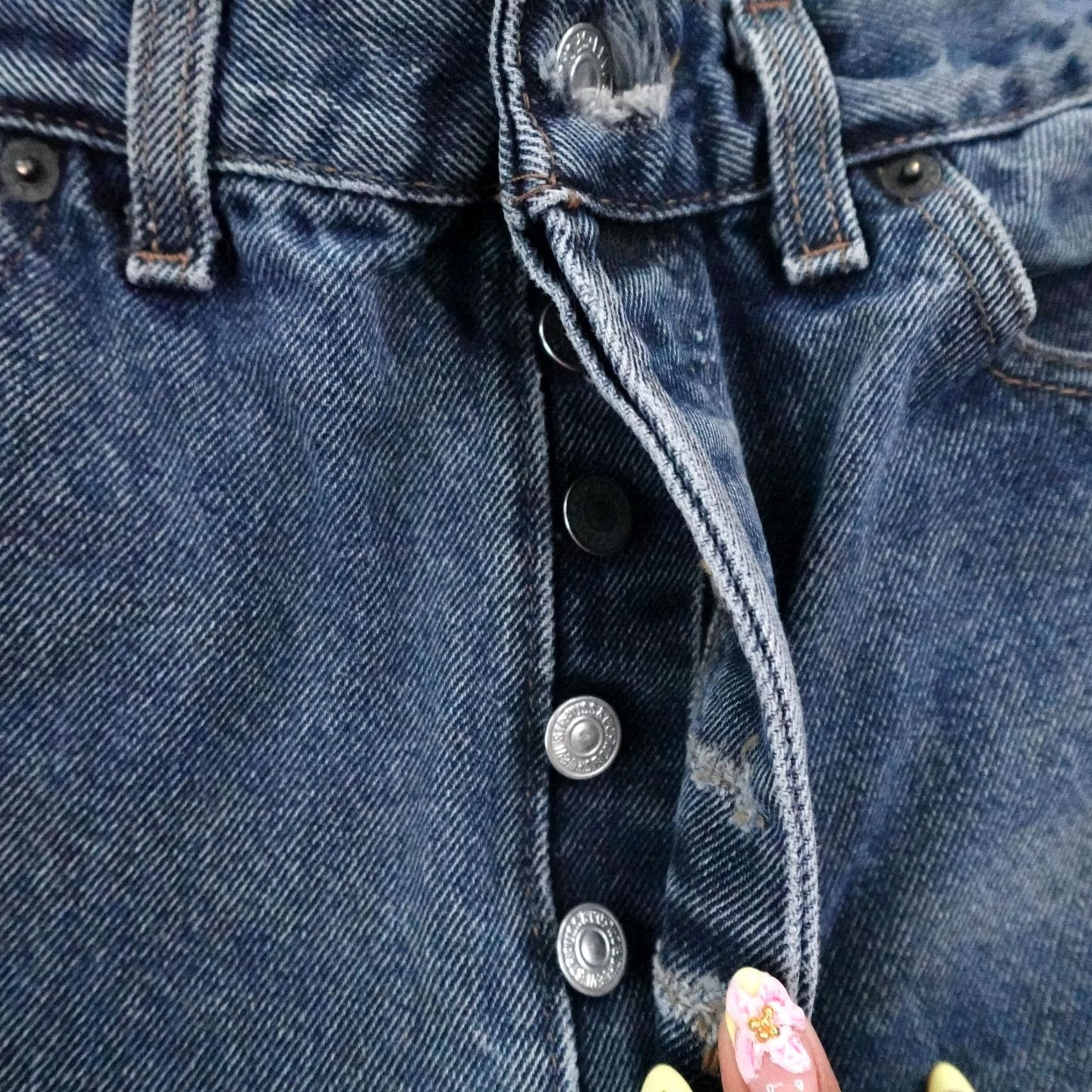 Levi's VINTAGE Levis Jeans Mens 33 Blue Denim 501 Button Fly Straight Leg 90s USA Size US 33 - 5 Thumbnail