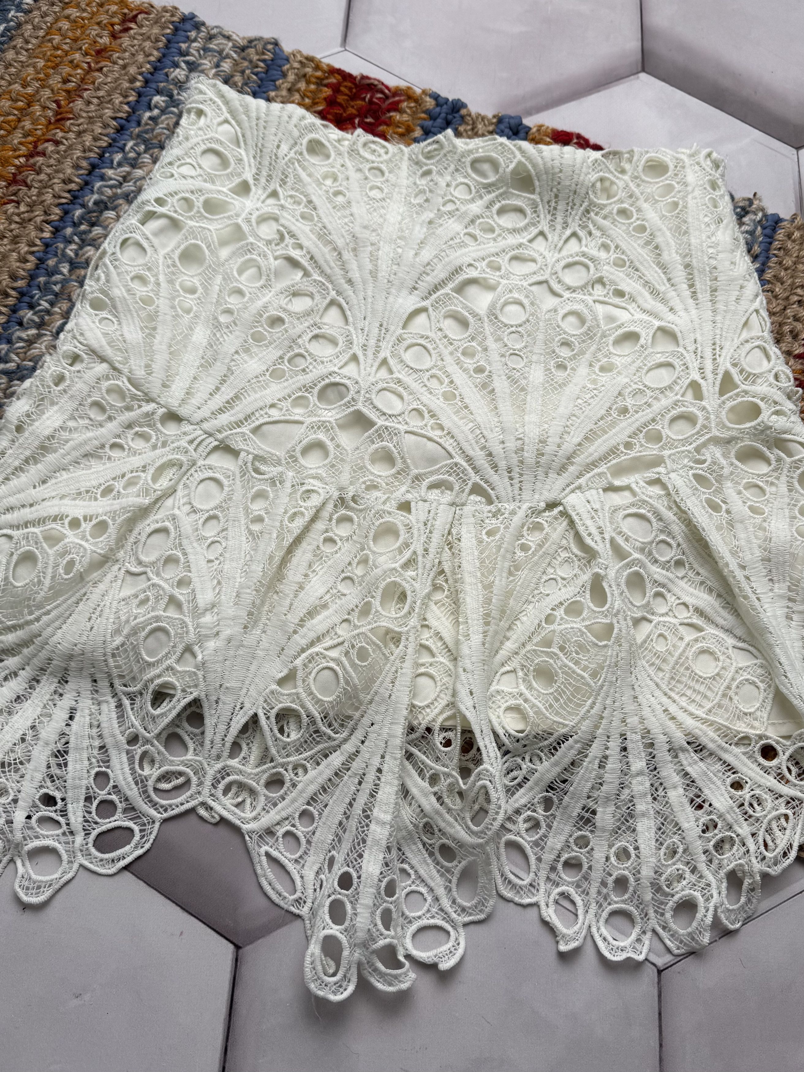 Vintage Vintage Lace Mesh Flare Skirt (E4) Size 27" / US 4 / IT 40 - 2 Thumbnail