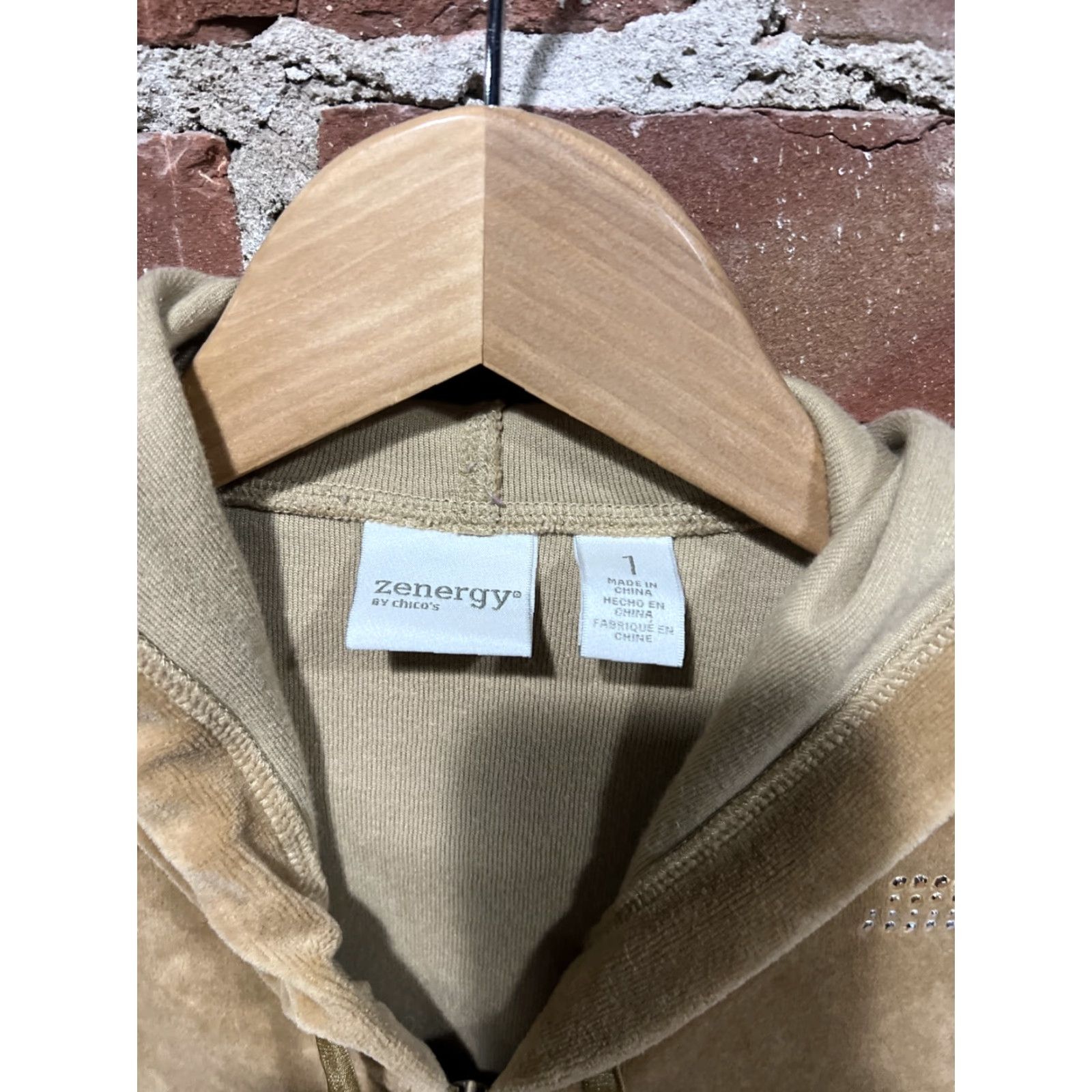 Vintage VINTAGE Chico’s Zenergy Tan Beige Zip Front Hooded Velour Jacket Shirt Womens Medium Rhinestone 80% Cotton 20% Polyester Short Sleeve? Size M / US 6-8 / IT 42-44 - 3 Thumbnail