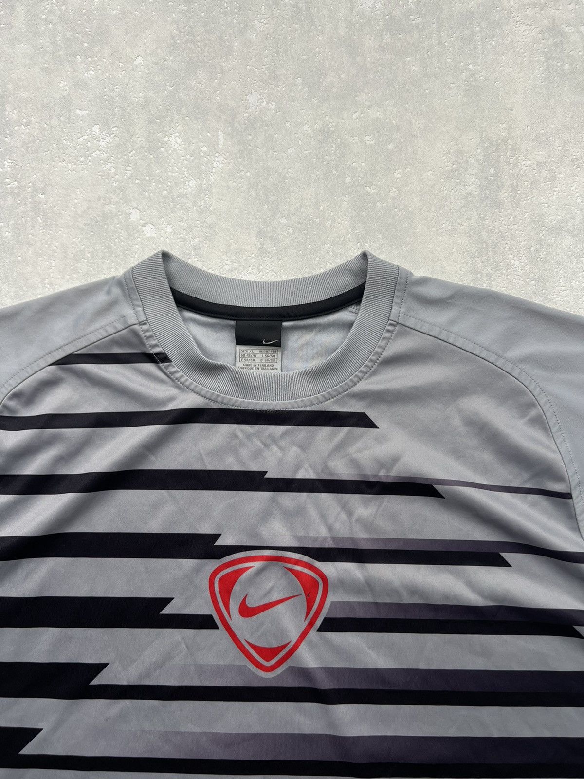 Nike 00's NIKE TEAM CENTR SWOOSH LOGO Y2K TEE Size US XL / EU 56 / 4 - 4 Thumbnail