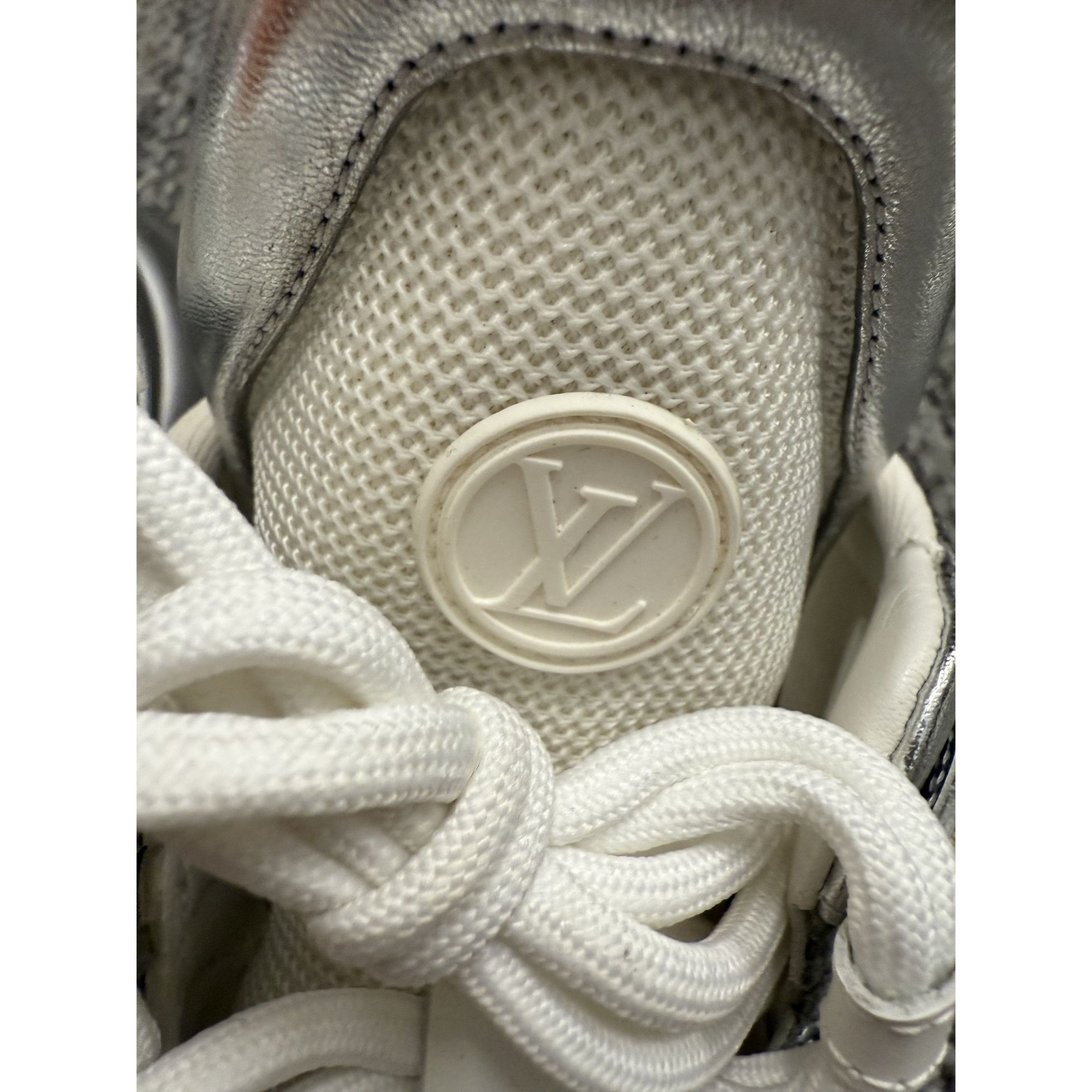 Louis Vuitton Louis Vuitton Archlight Sneakers Womens 37.5 White & Silver Size US 6.5 / IT 36.5 - 11 Thumbnail