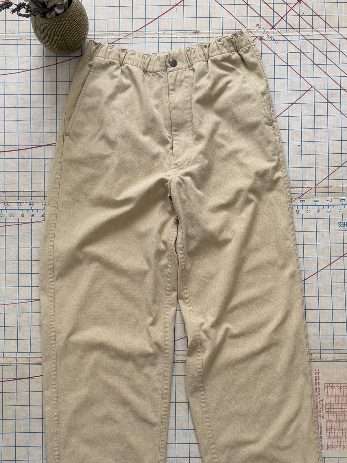 The North Face The North Face Casual Pants Light Tan Size Medium Japan Tag Size US 32 / EU 48 - 2 Thumbnail