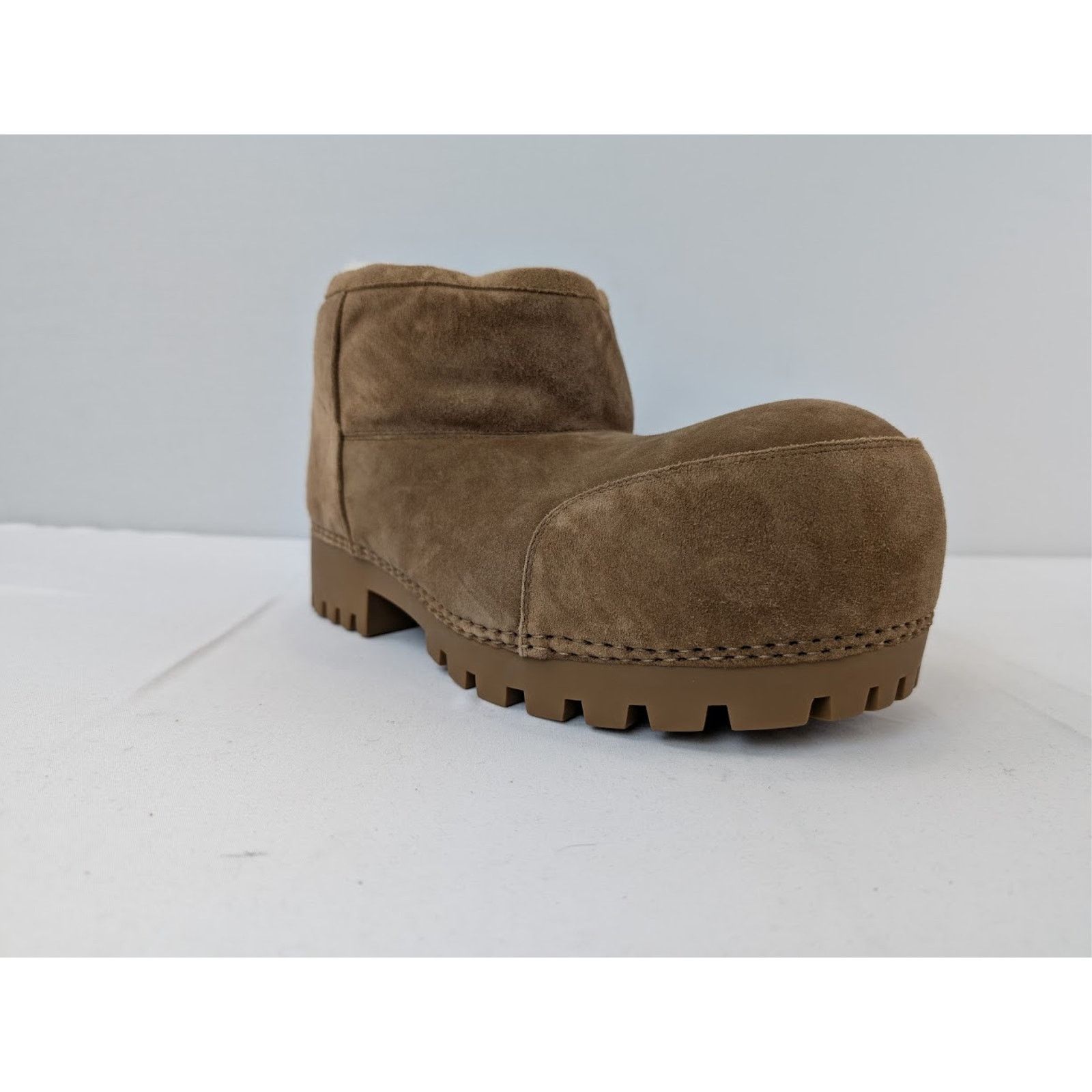 Balenciaga o1rshd1 Q: 2 / DUP / Alaska Fur Bootie in Brown/White Size US 8 / EU 41 - 2 Thumbnail