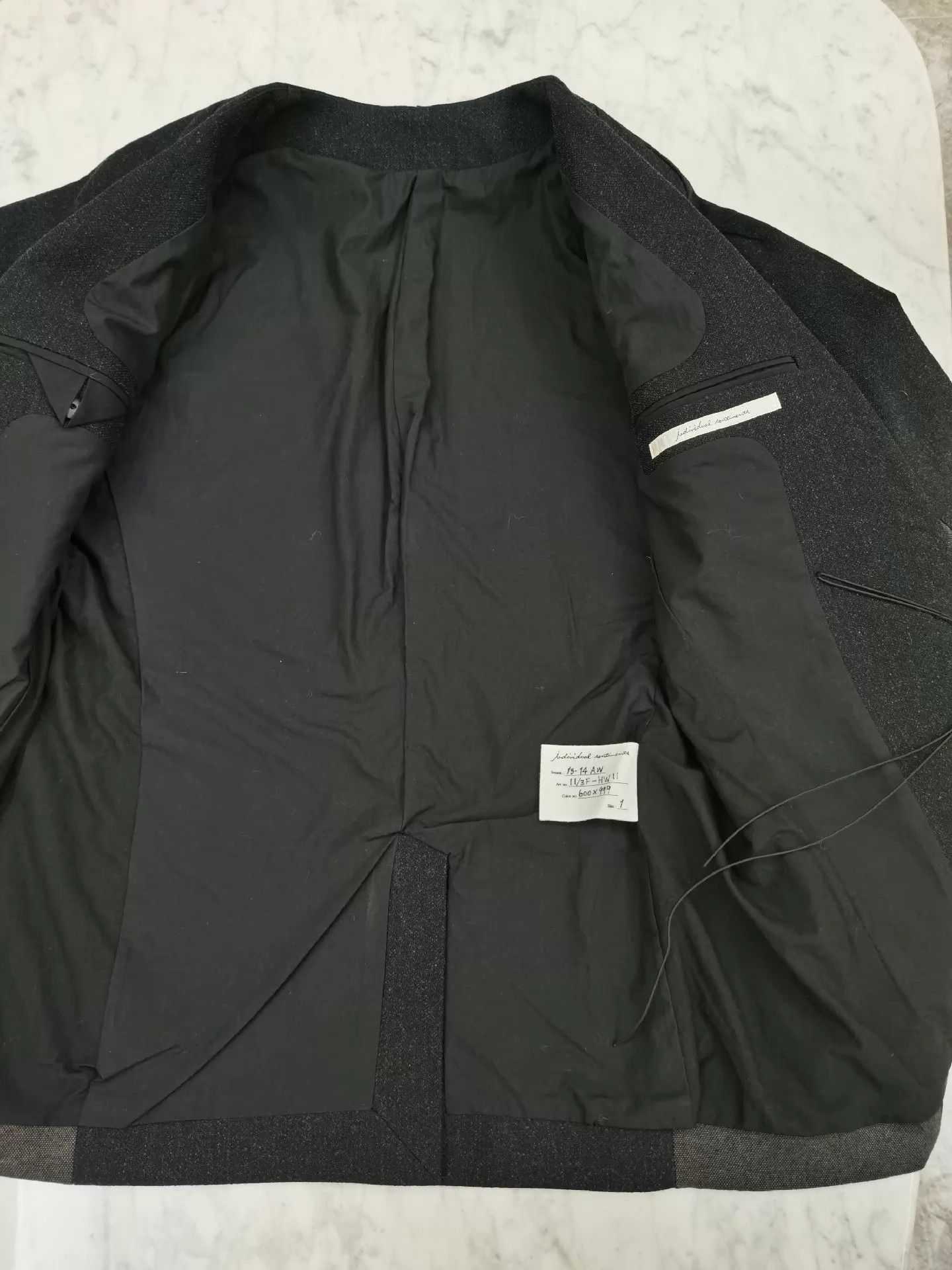 Individual Sentiments individual sentiments collarless black blazer size 1 Size US S / EU 44-46 / 1 - 9 Thumbnail