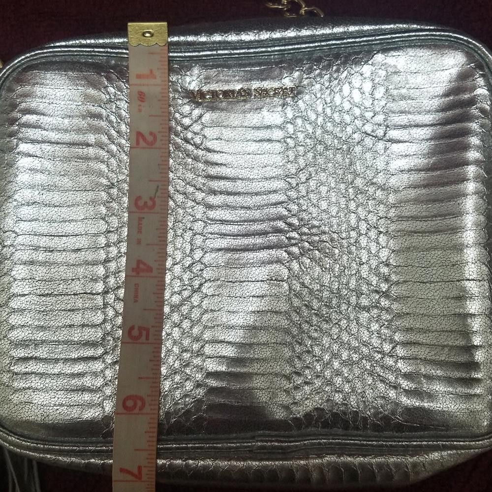 Designer Victoria Secret Silver Purse with Tassel Size ONE SIZE - 3 Thumbnail